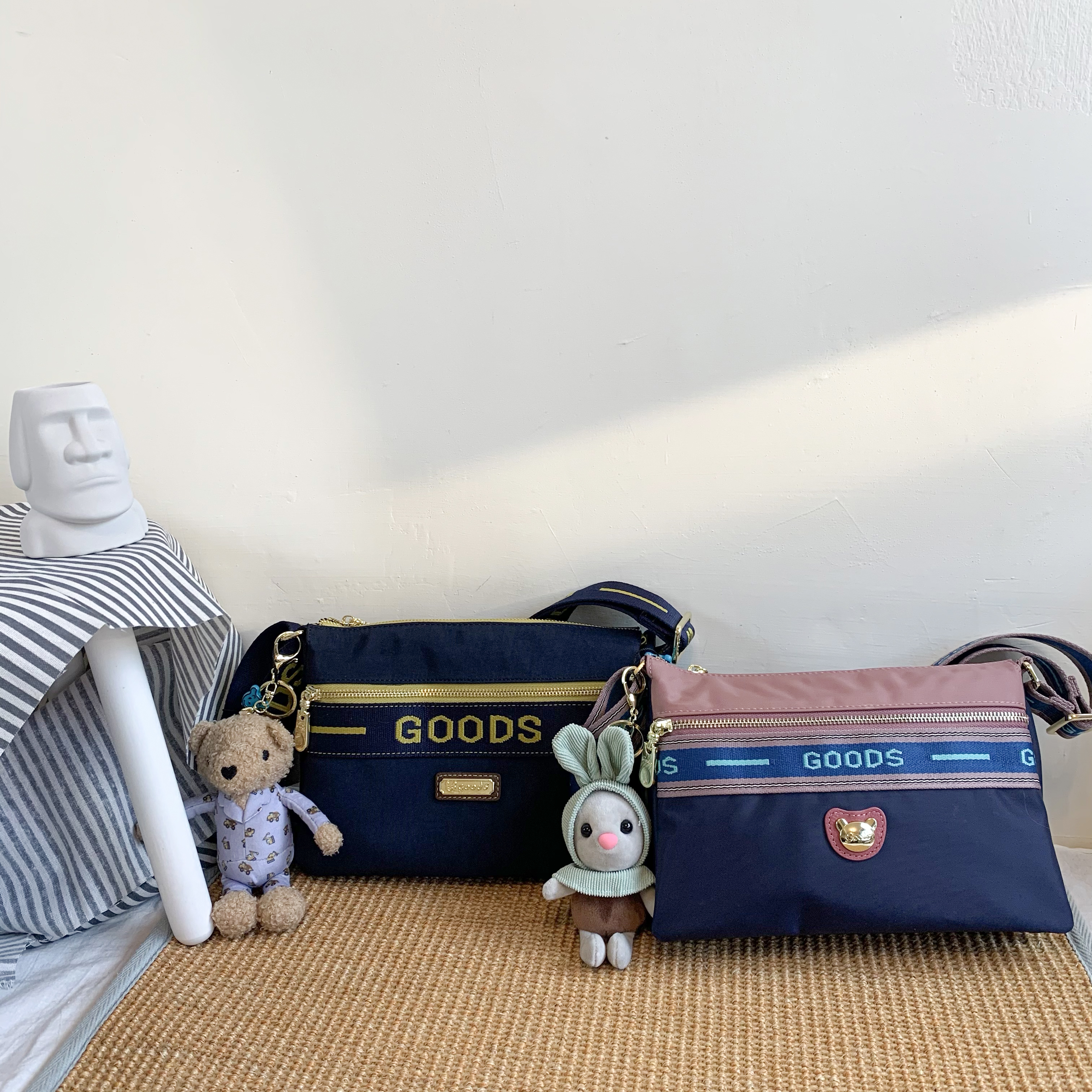 GOODS 織帶黃藍 丹寧防潑水側背包 附小熊吊飾 #2522