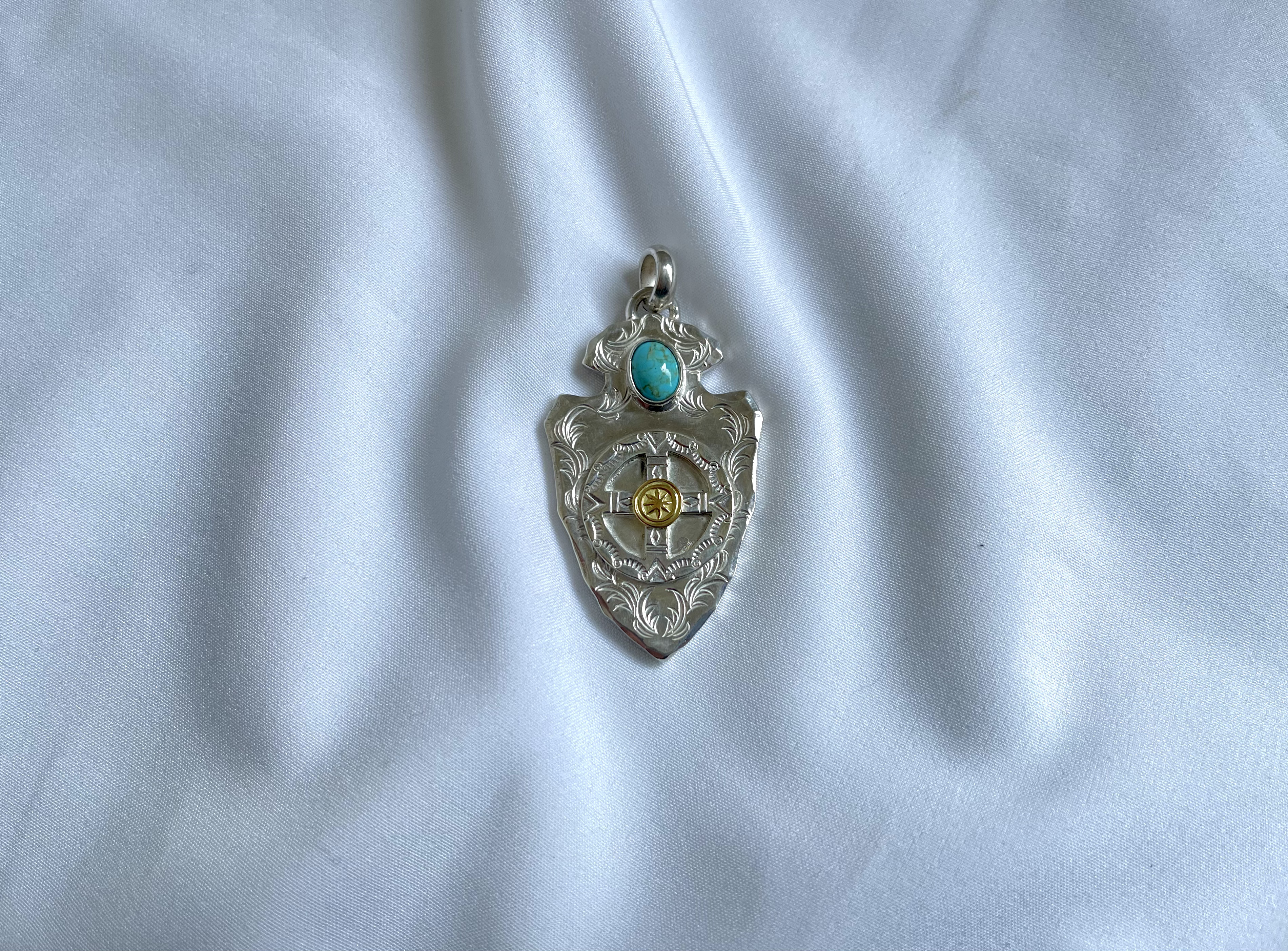 唐草點金松石箭頭吊墜