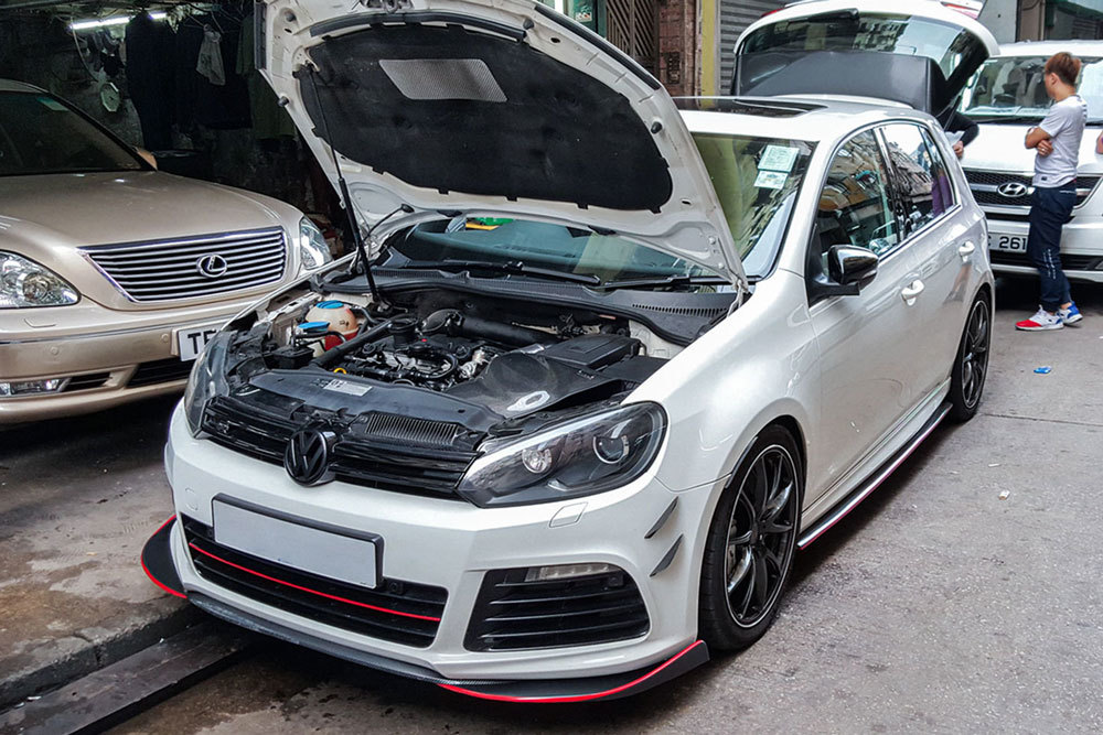 volkswagen vw Golf R white