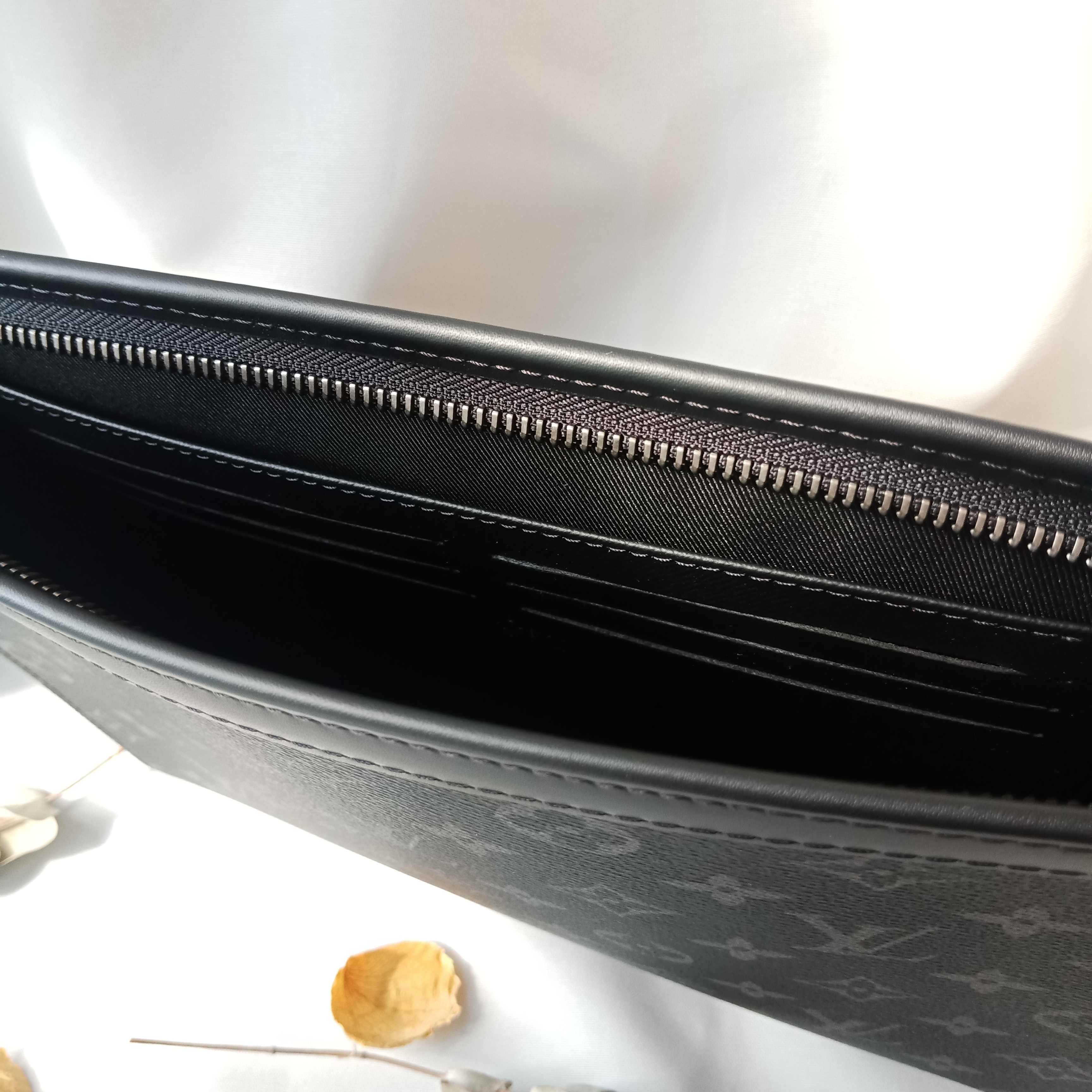 Louis Vuitton LV monogram m61692 pochette voyage bag clutch purse men black