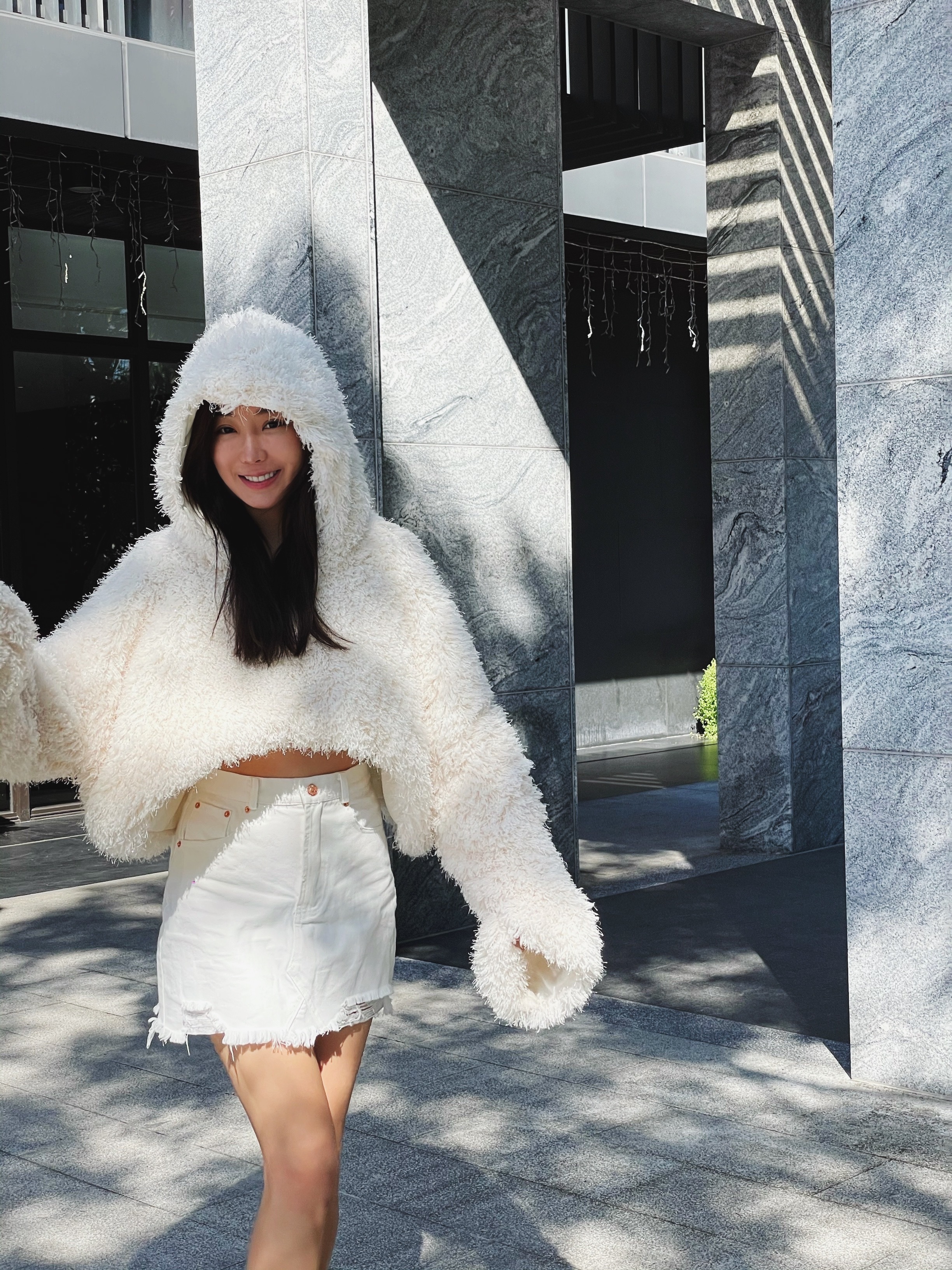 Show me 白色牛仔短裙