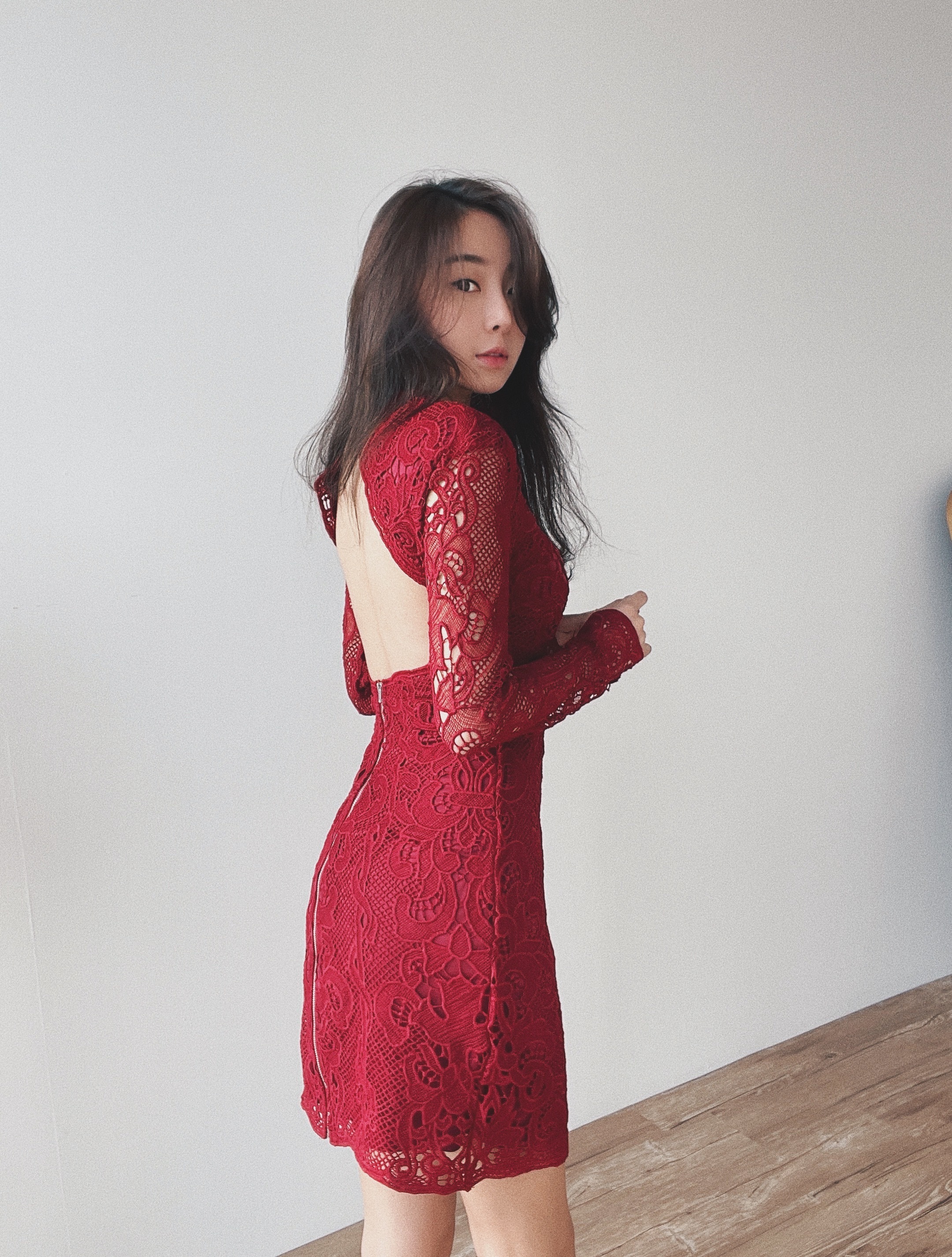 Fancy 雕花長袖露背洋裝