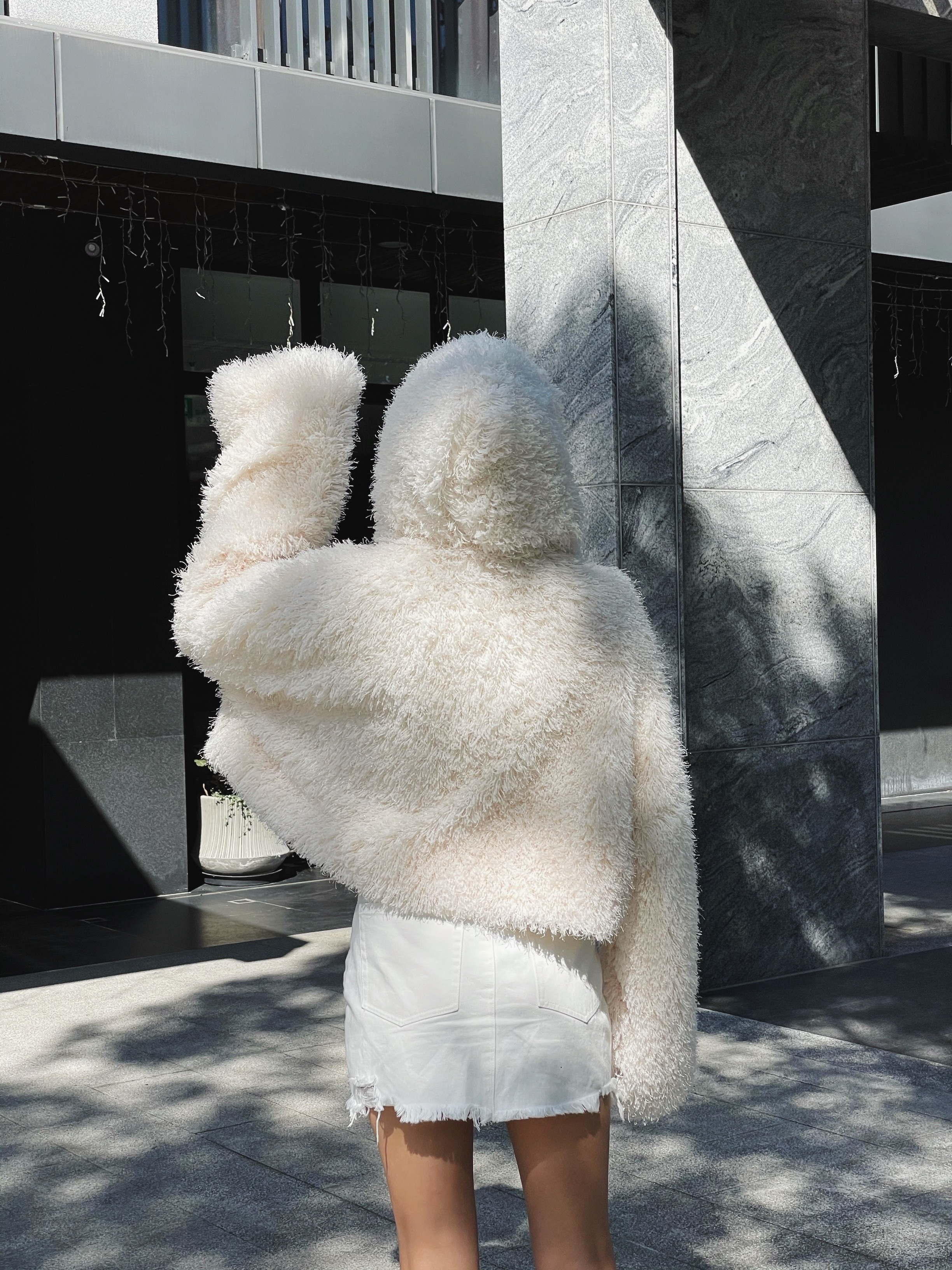 Show me 白色牛仔短裙