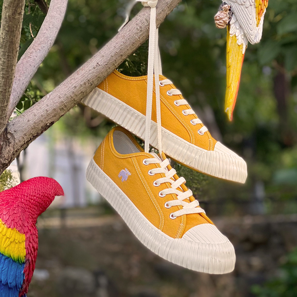 【惜福商品$699】moz瑞典 駝鹿綁帶式帆布餅乾鞋(香蕉黃)