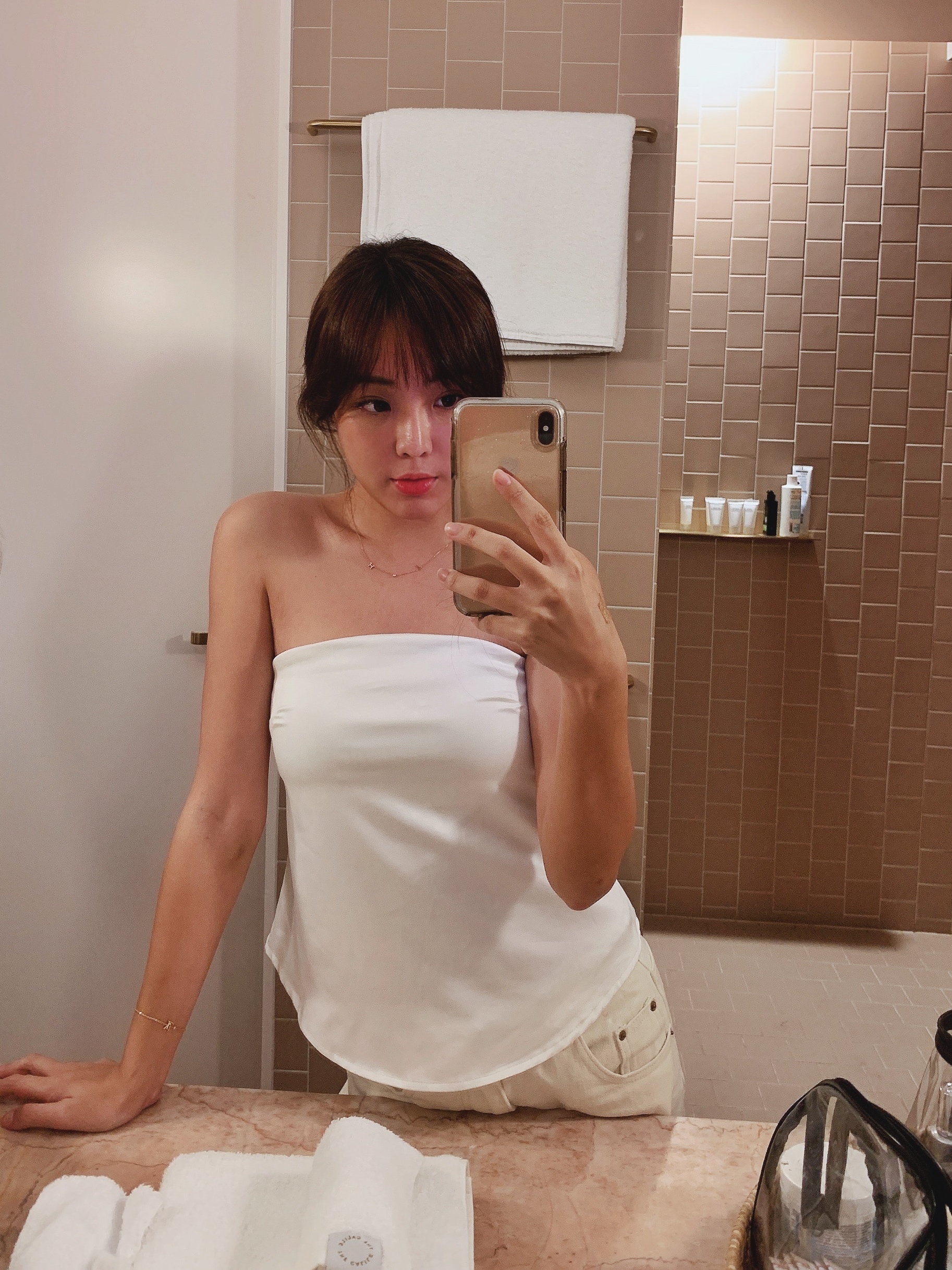 Need your love 需要你的愛 平口軟緞上衣