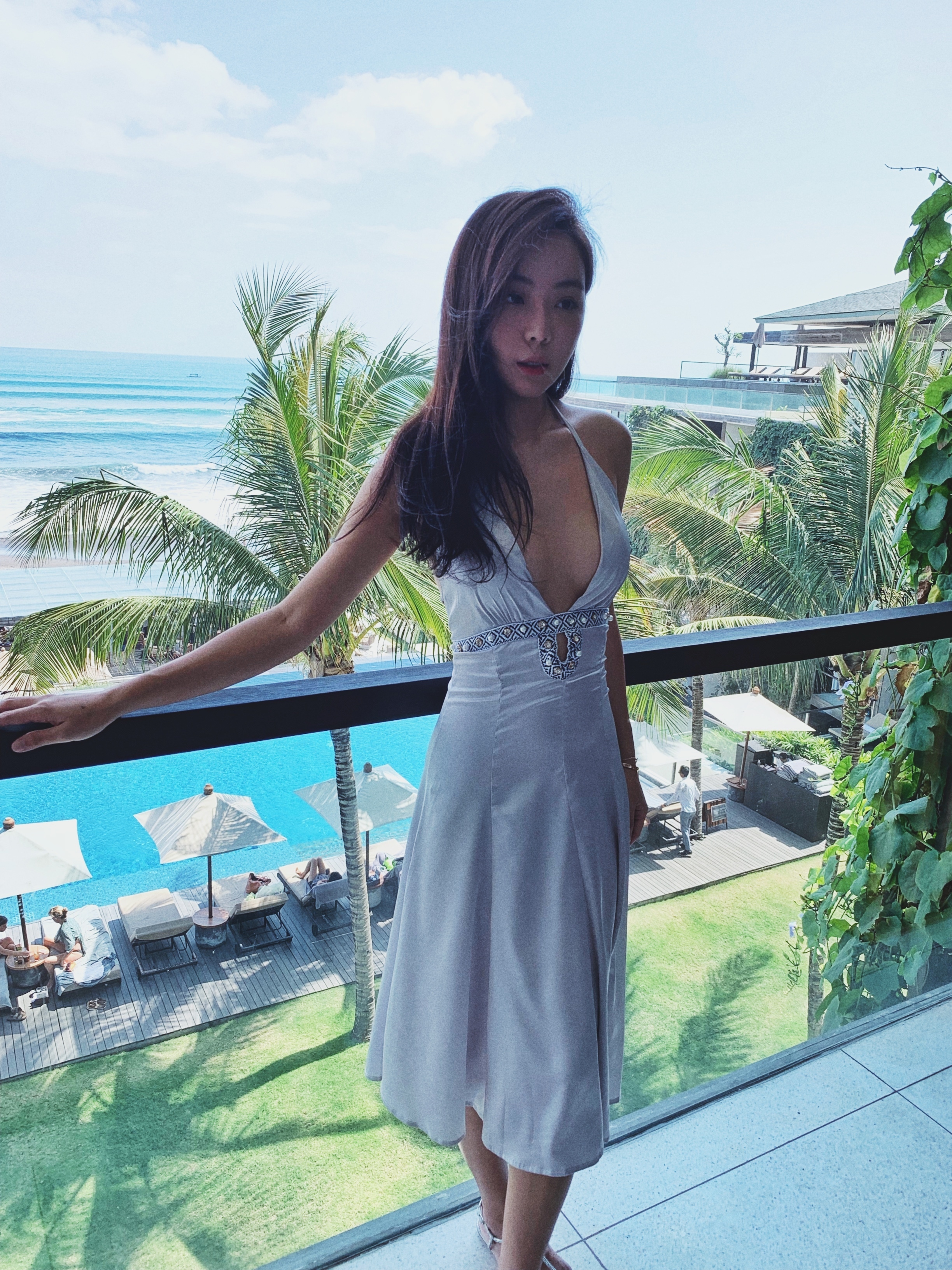 Artemis 希臘女神 緞面綁繩低胸洋裝