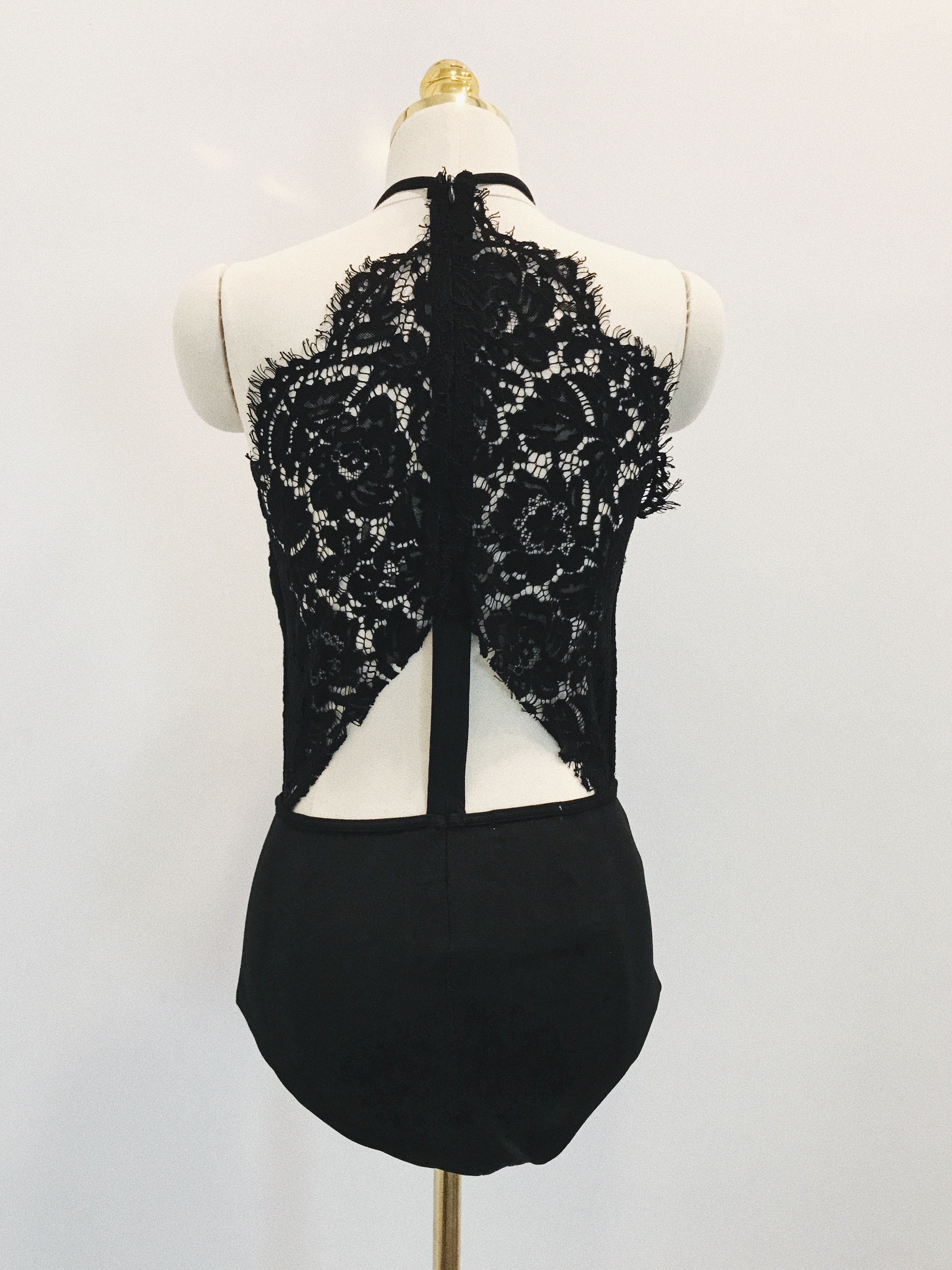 Famous 焦點之星 繞脖蕾絲連身背心