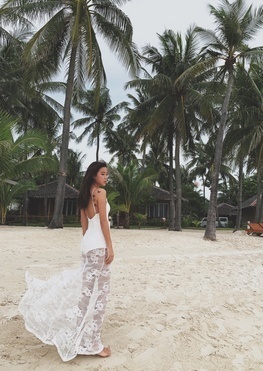 Fall for you 半個世紀的告白 全蕾絲開衩露背洋裝