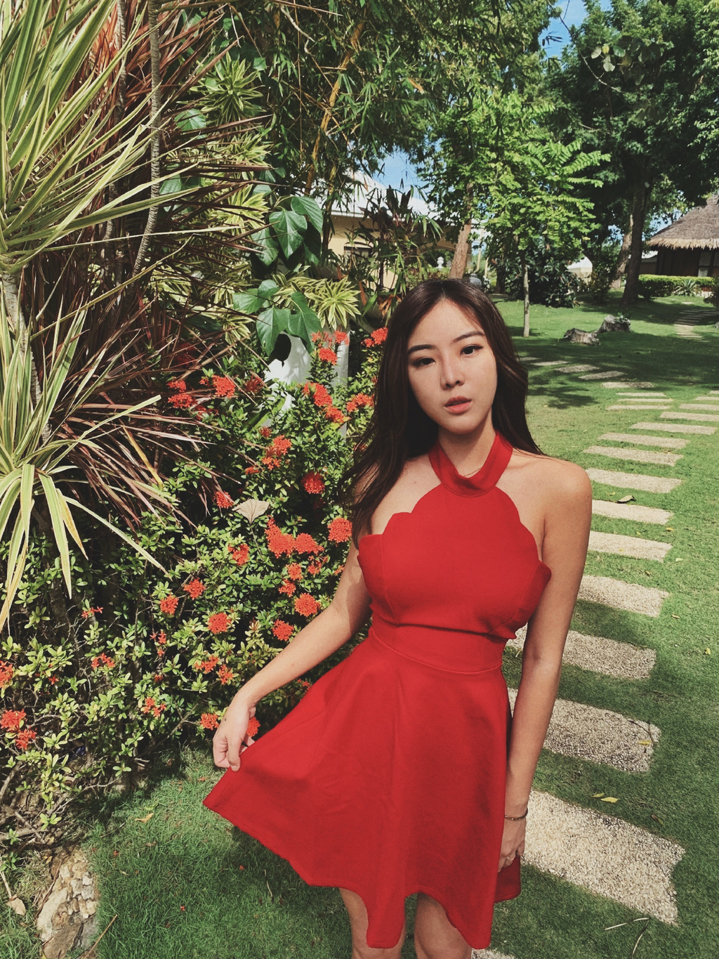 Single life 花瓣繞頸洋裝