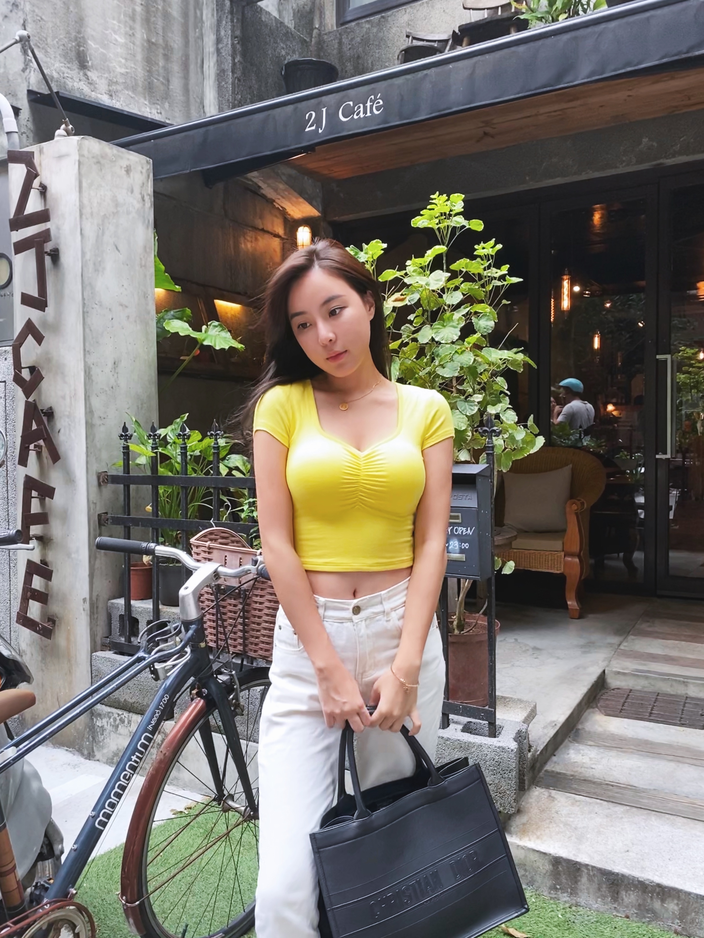 Bra-T 獨家訂製 圓領短版抓皺短袖上衣