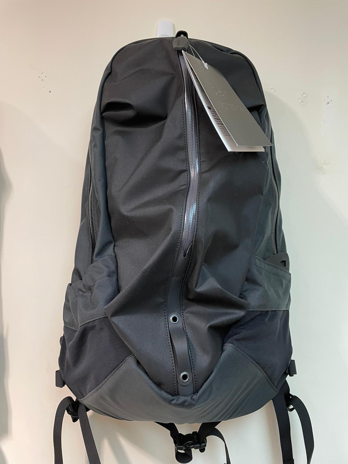 {現貨} Arc'teryx 22 Arro Backpack "Carbon/Black"