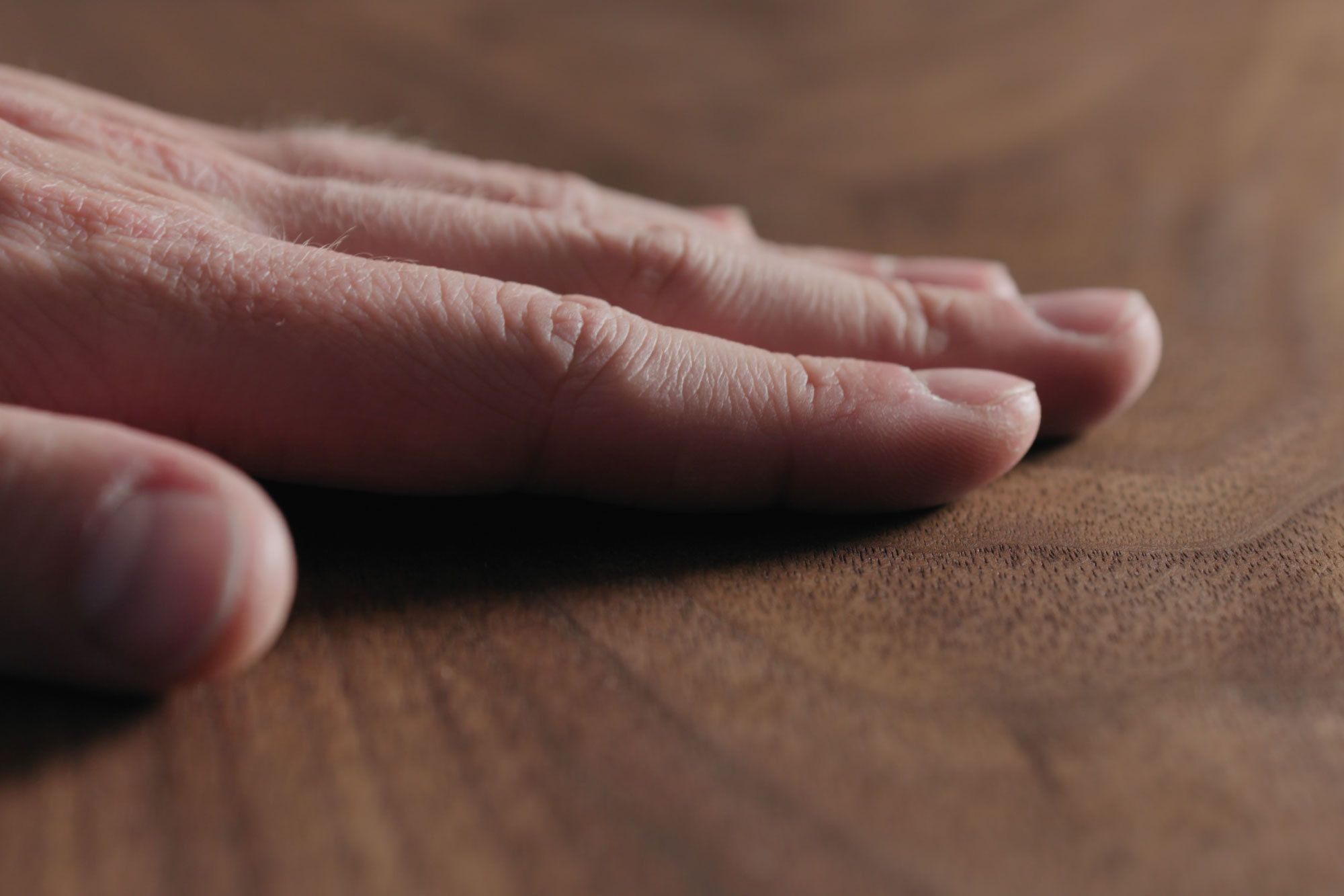 原木餐桌保養不求人，3分鐘3個最新原木餐桌保養全攻略