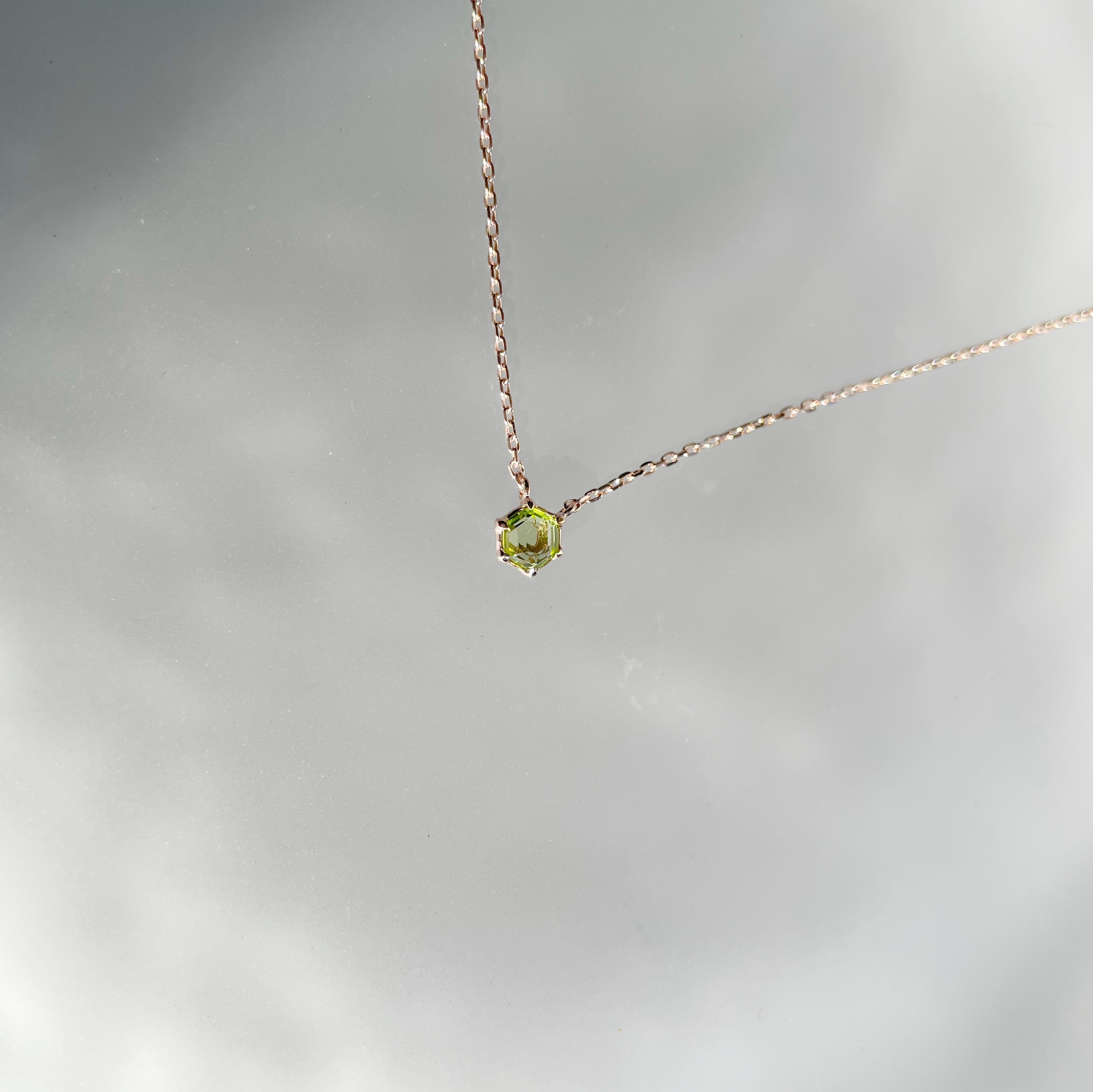 Hexagon橄欖石鎖骨鍊