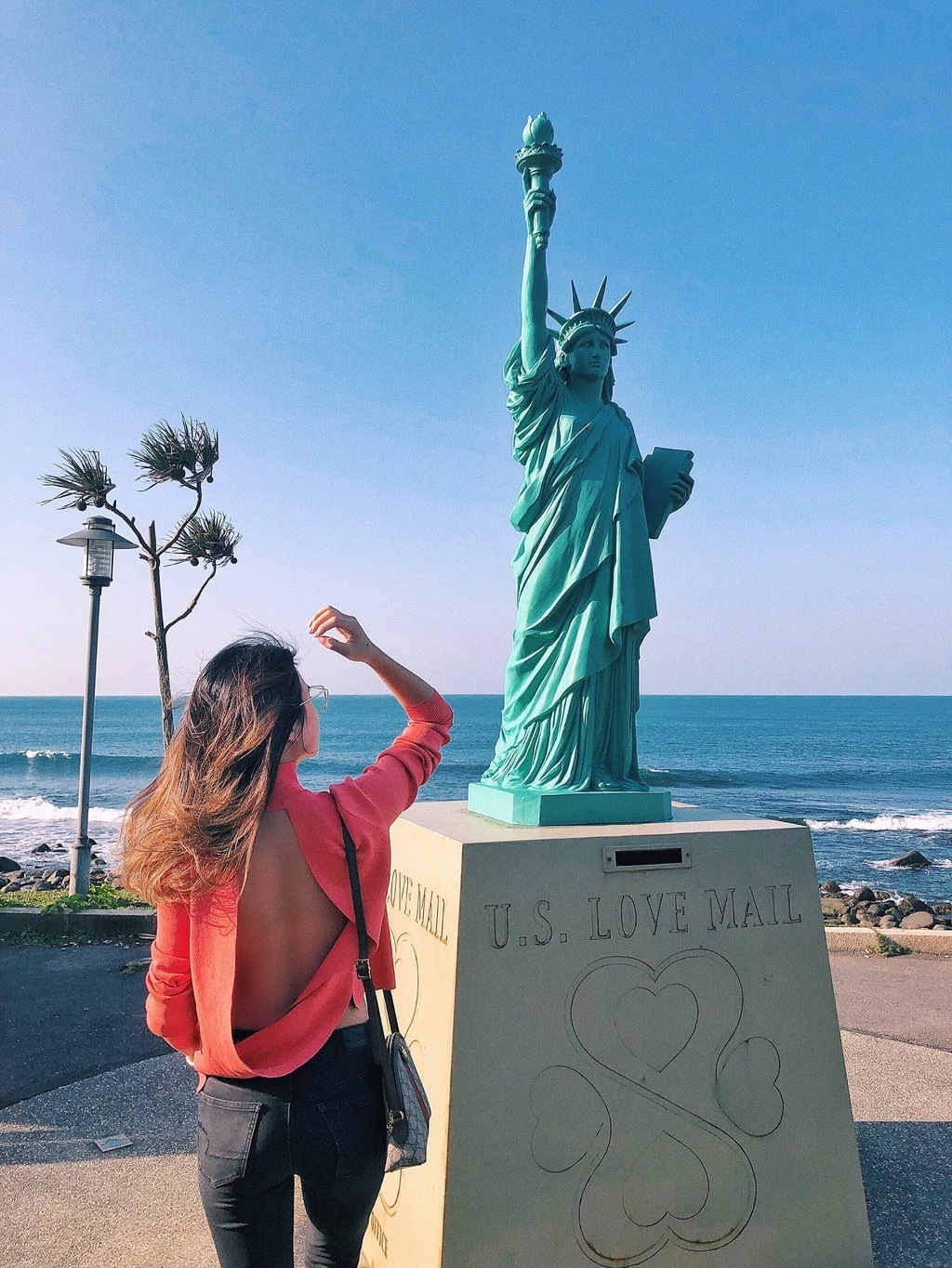 Walk away 背影更迷人 質感高檔露背長袖上衣