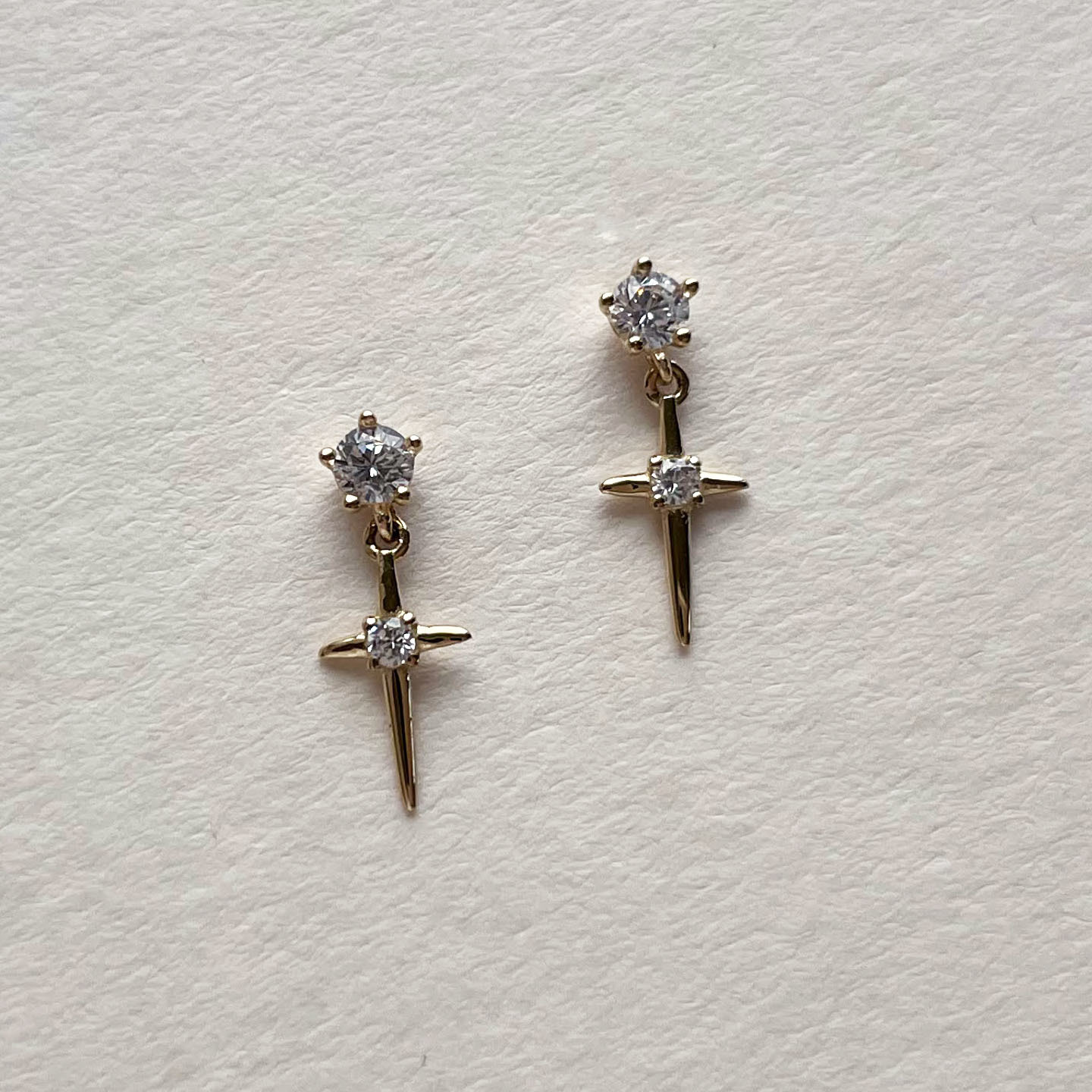 10K/垂墜十字架耳環