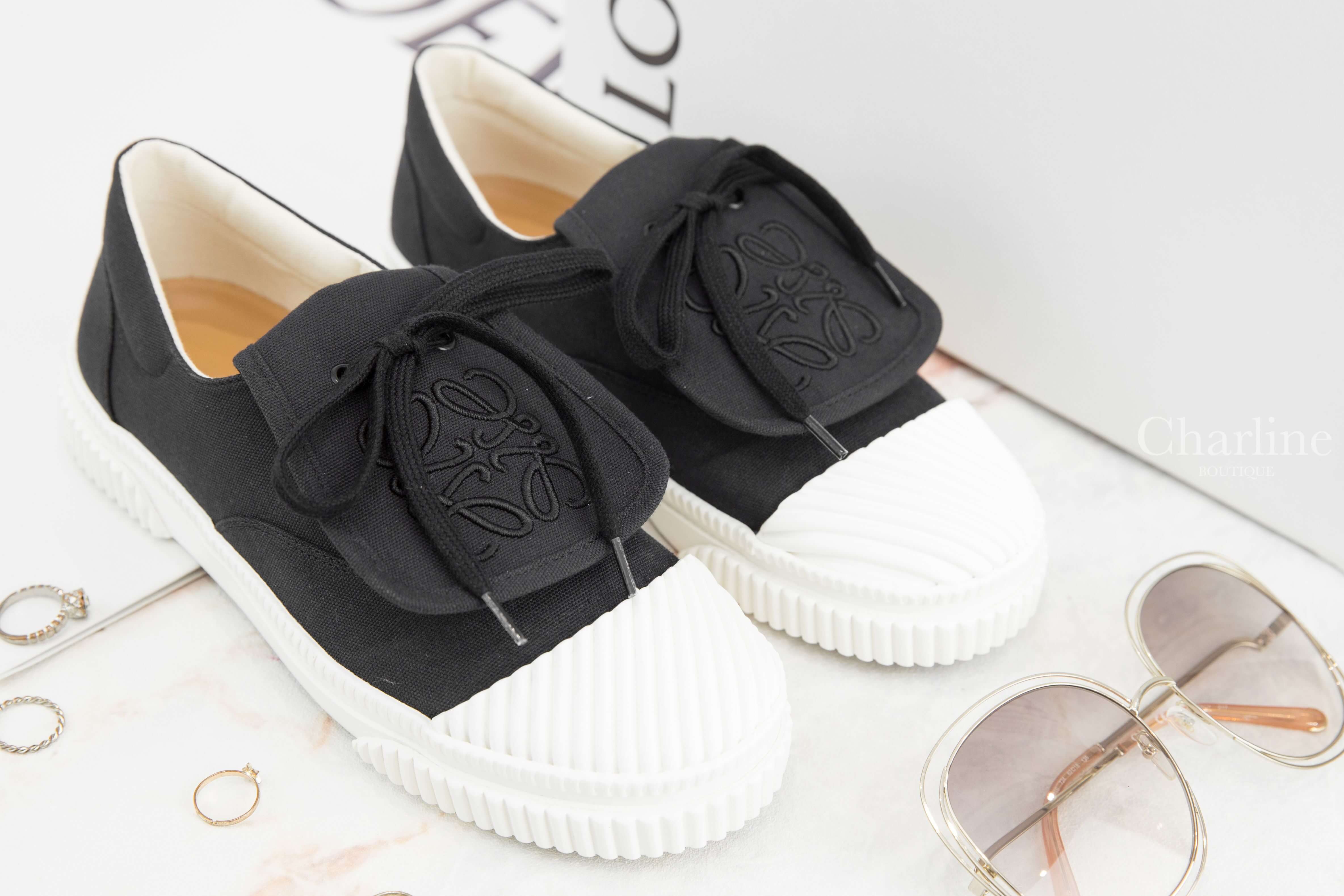 Loewe Anagram Flap Sneaker In Canvas 黑色帆布翻蓋刺繡 Logo 拼接白色運動鞋