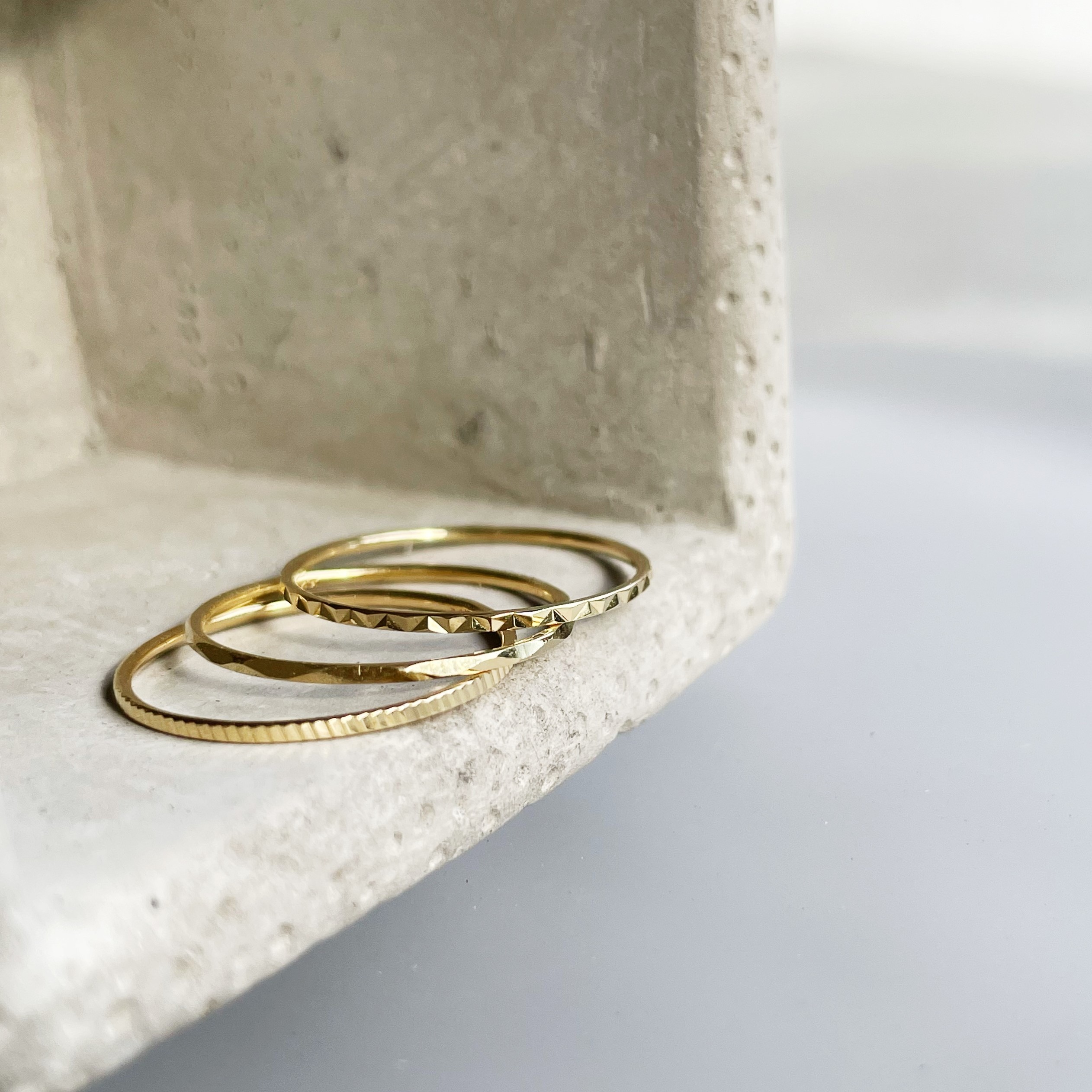 14k純金 厚版切割線戒