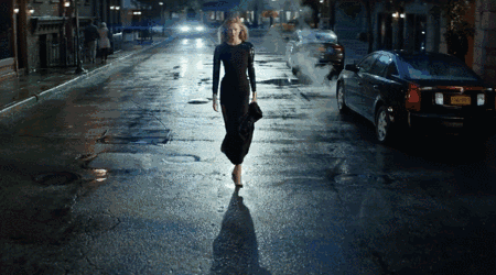 模特兒自信向前走