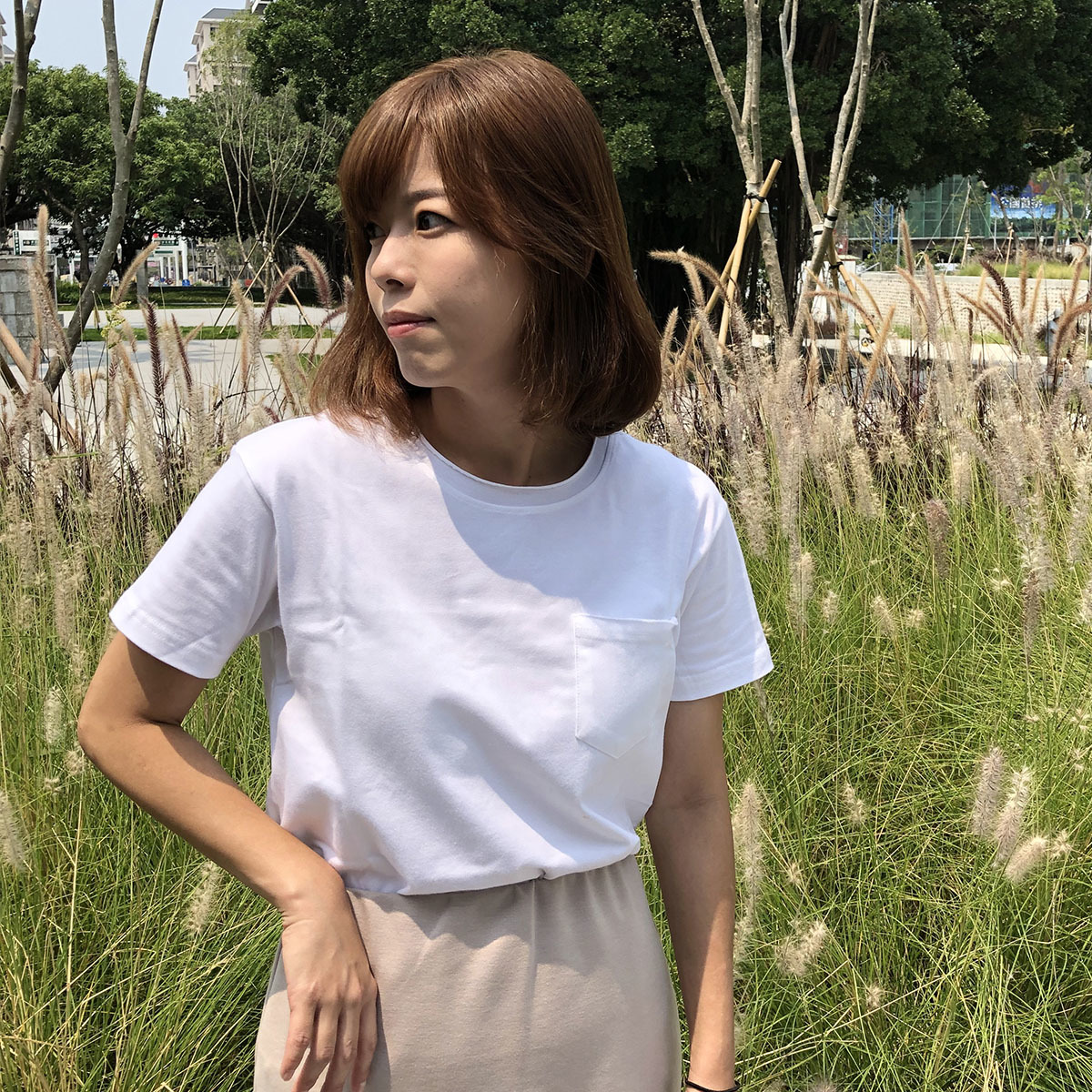 純棉口袋白T男版 - 女生著用