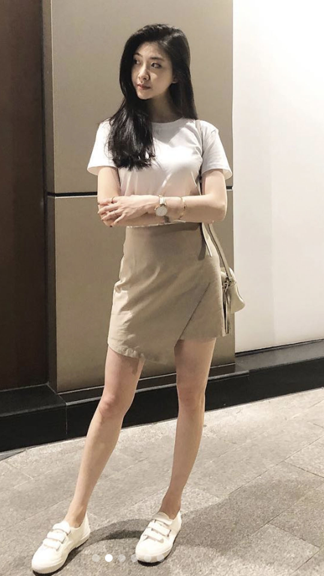 圓領彈性白T男版 - 女生著用