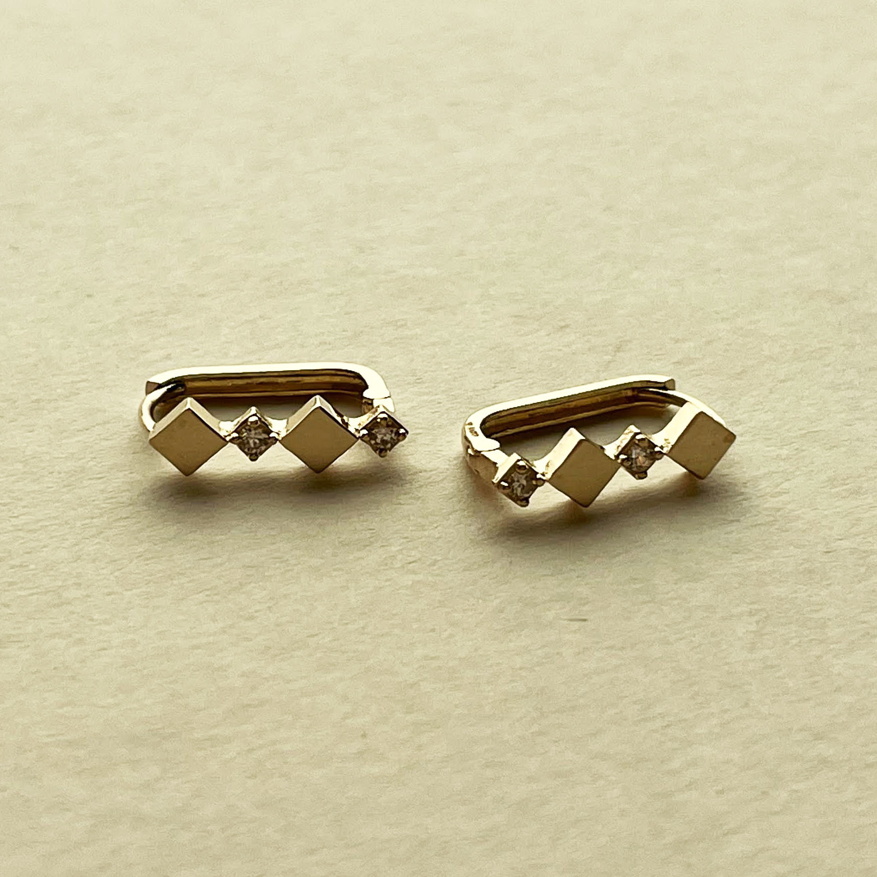 10K/菱形切割圈式耳環
