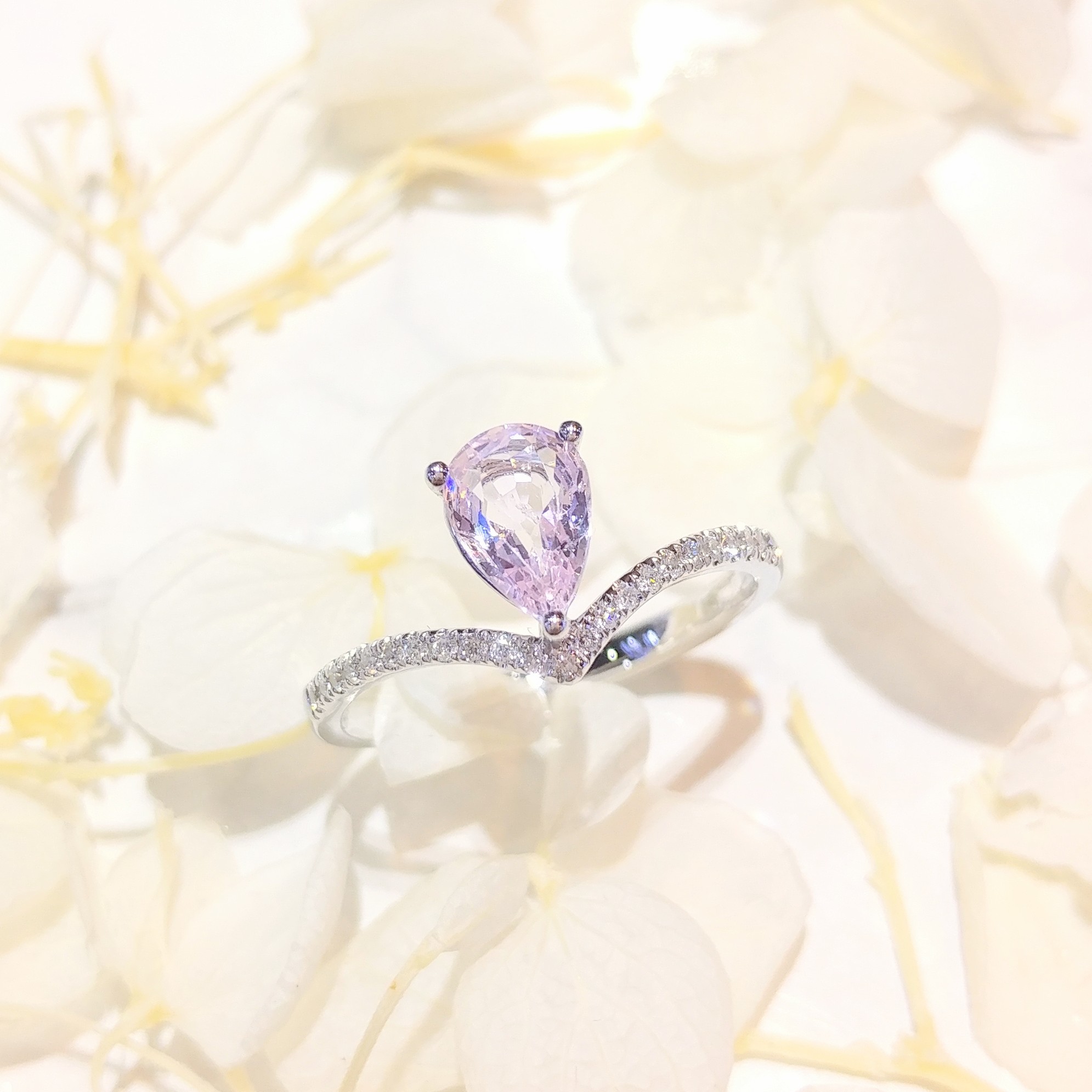 全新18K白金【單粒77份粉紅藍寶】配8份鑽石戒指