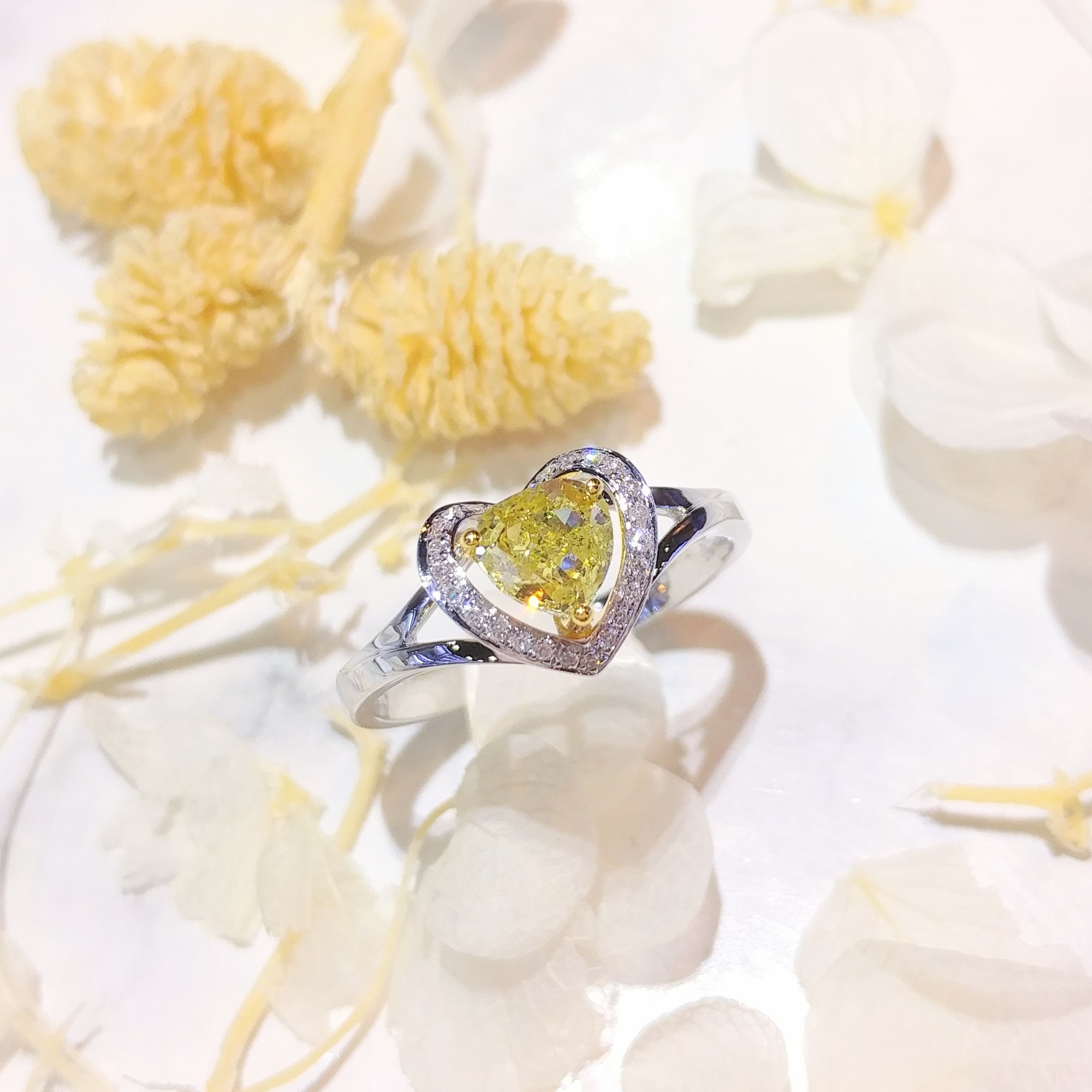 18K Gold 0.78ct Fancy Yellow Diamond Ring