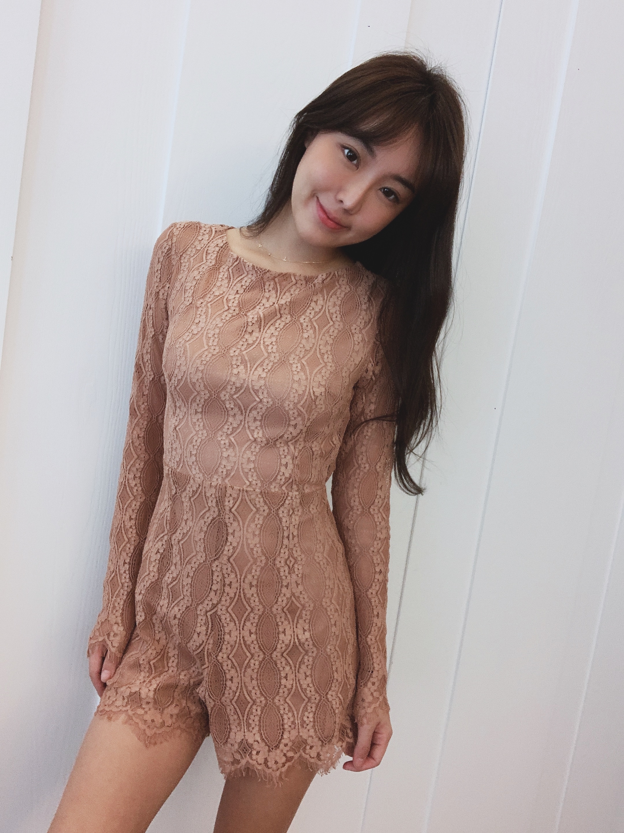 Holiday is coming 派對必備款 長袖蕾絲露背連身短褲