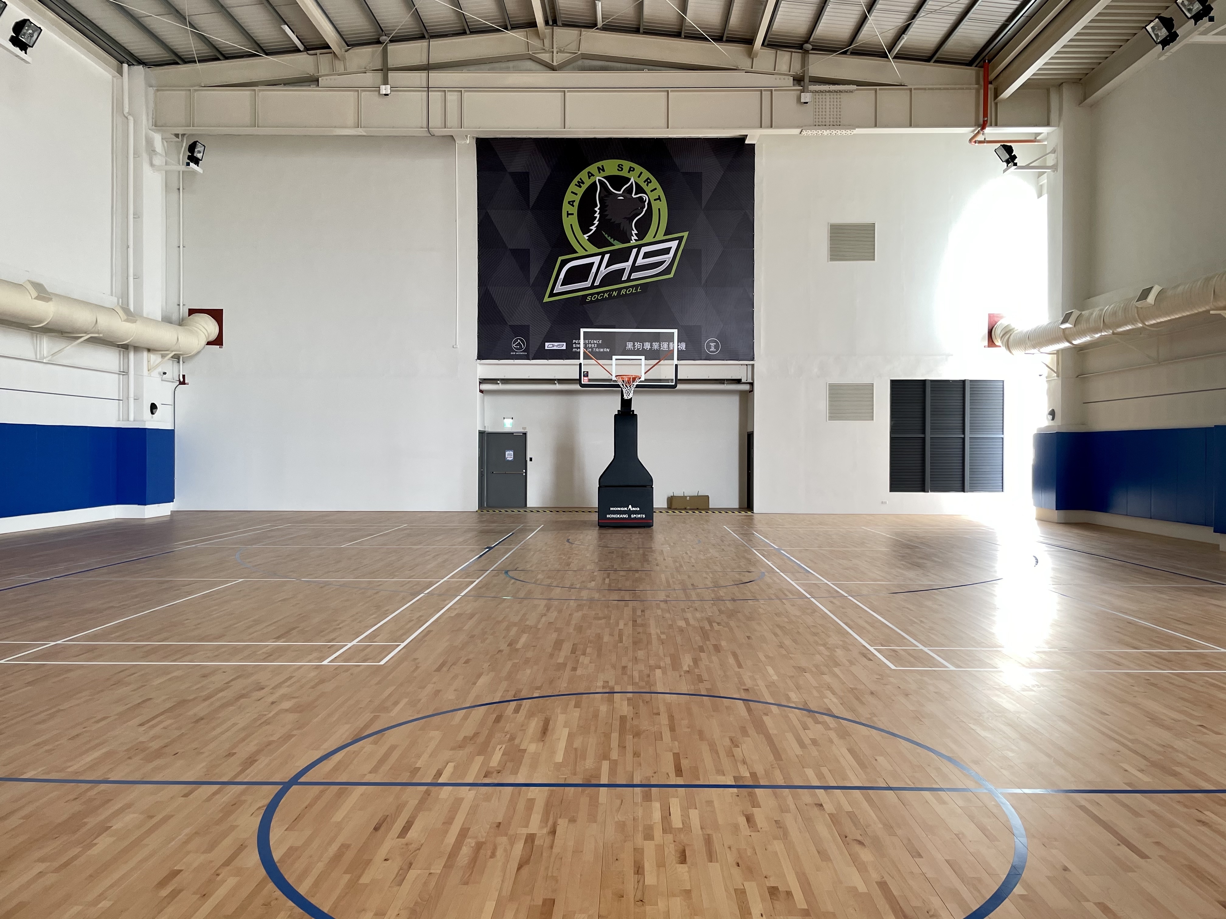 彰南國民運動中心籃球場