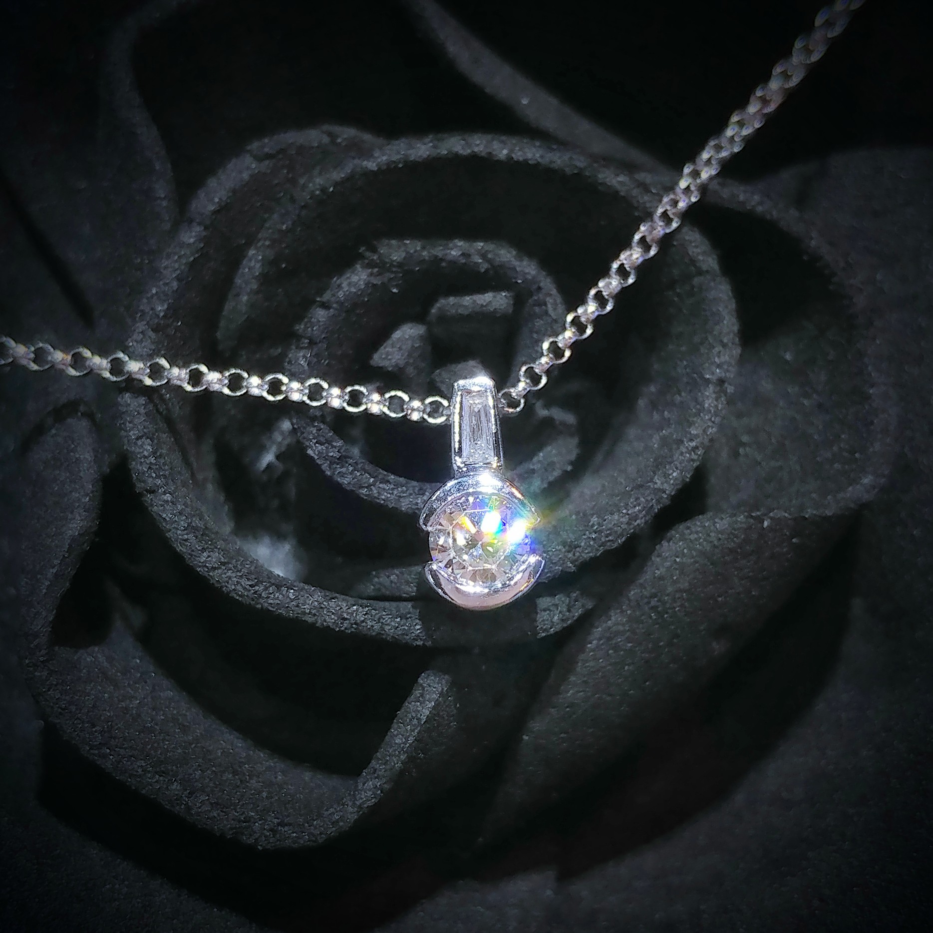 Platinum 900 0.21ct Diamond Pendant