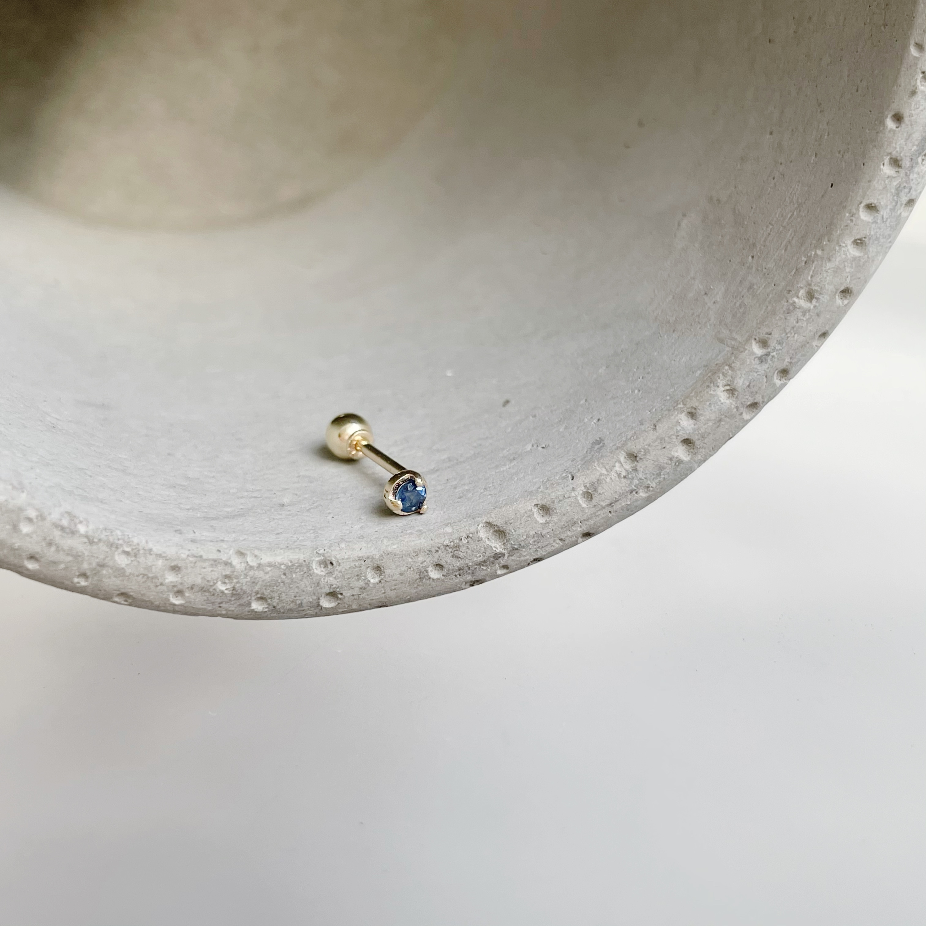 14K經典小圓三爪藍寶石轉珠耳環