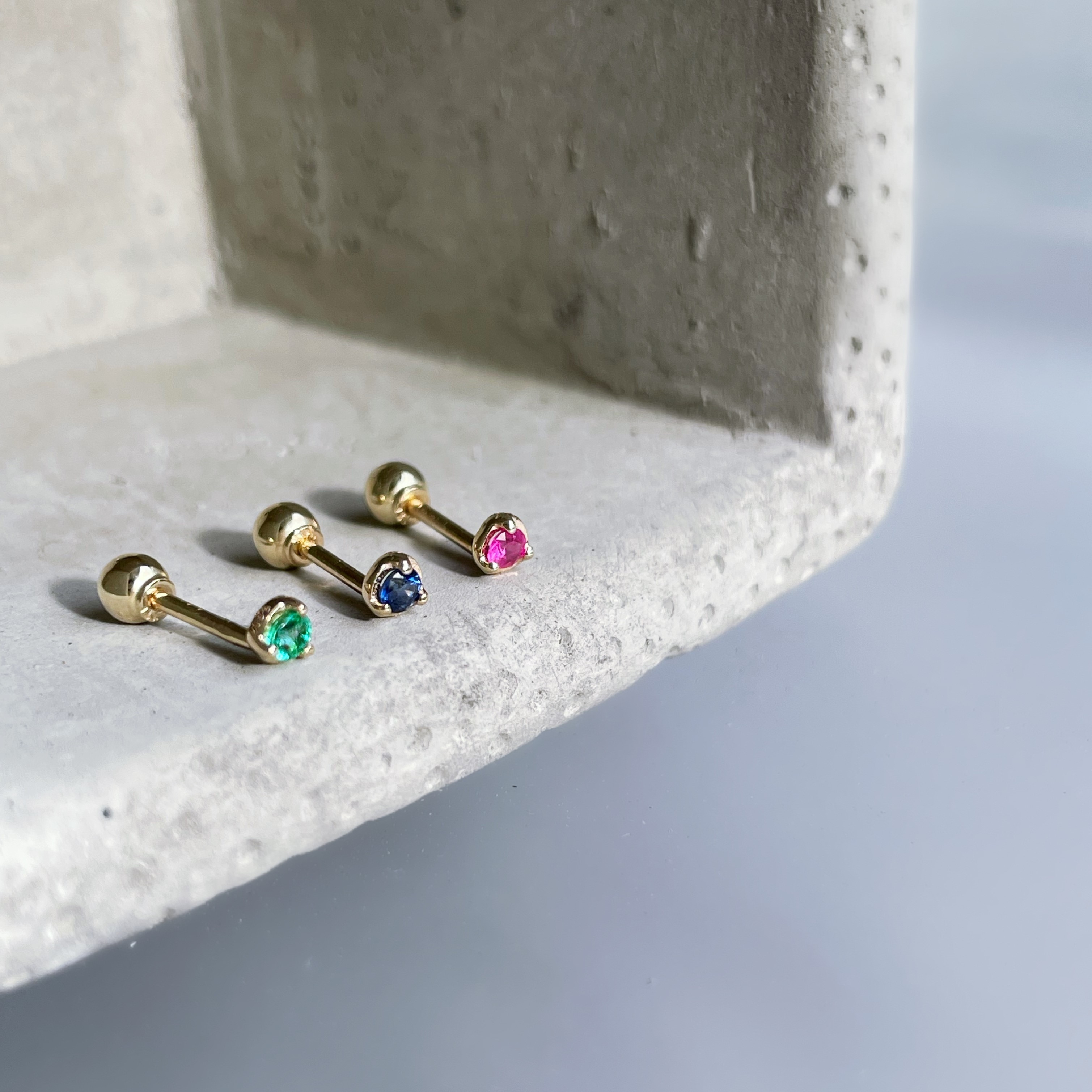 14K經典小圓三爪藍寶石轉珠耳環