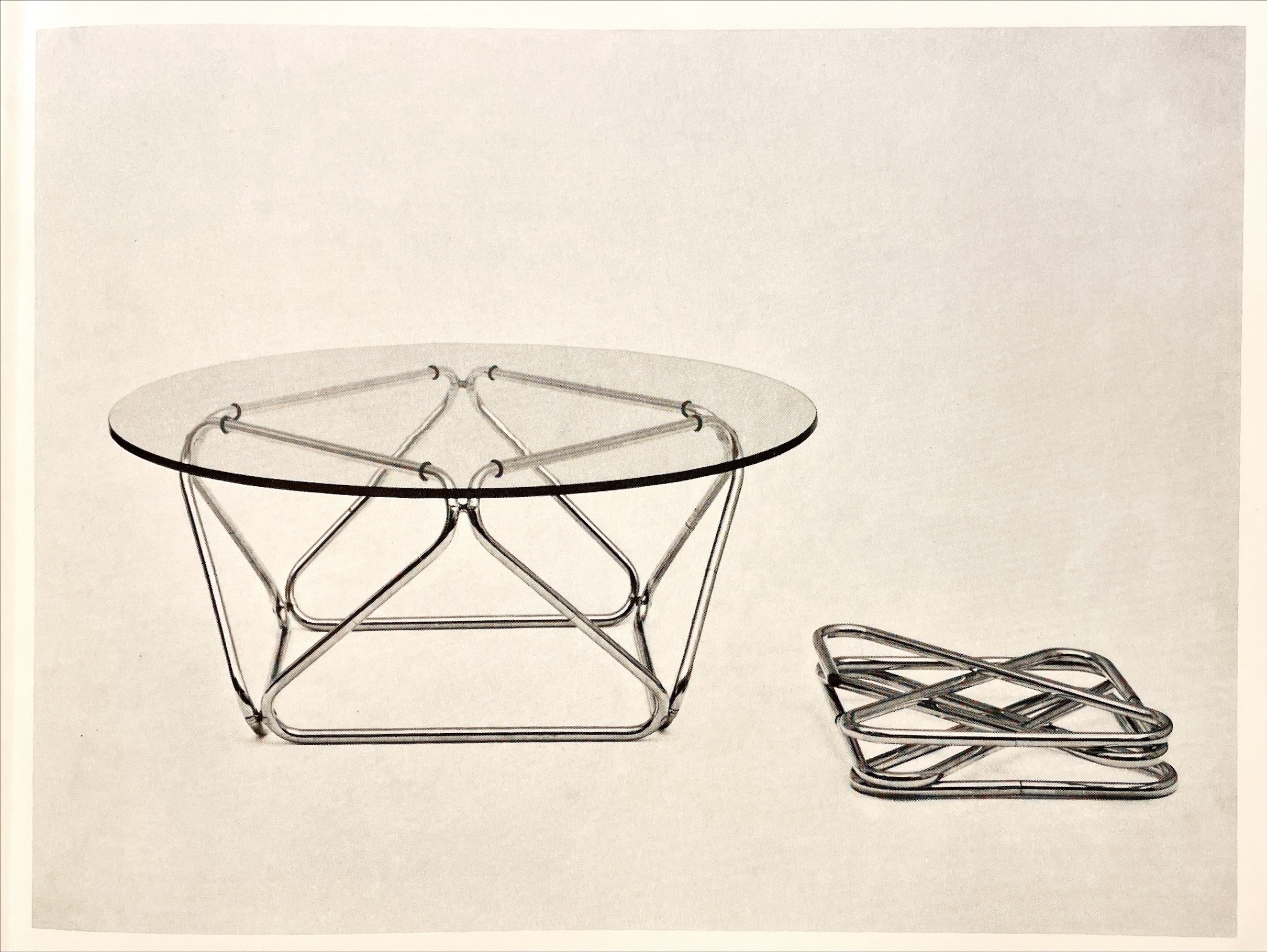 Triangular Table / Andreas Hansen