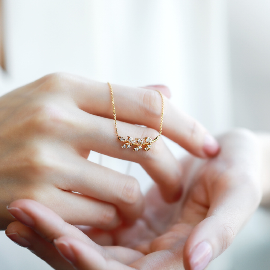 桂冠 — 18分鑽石項鍊