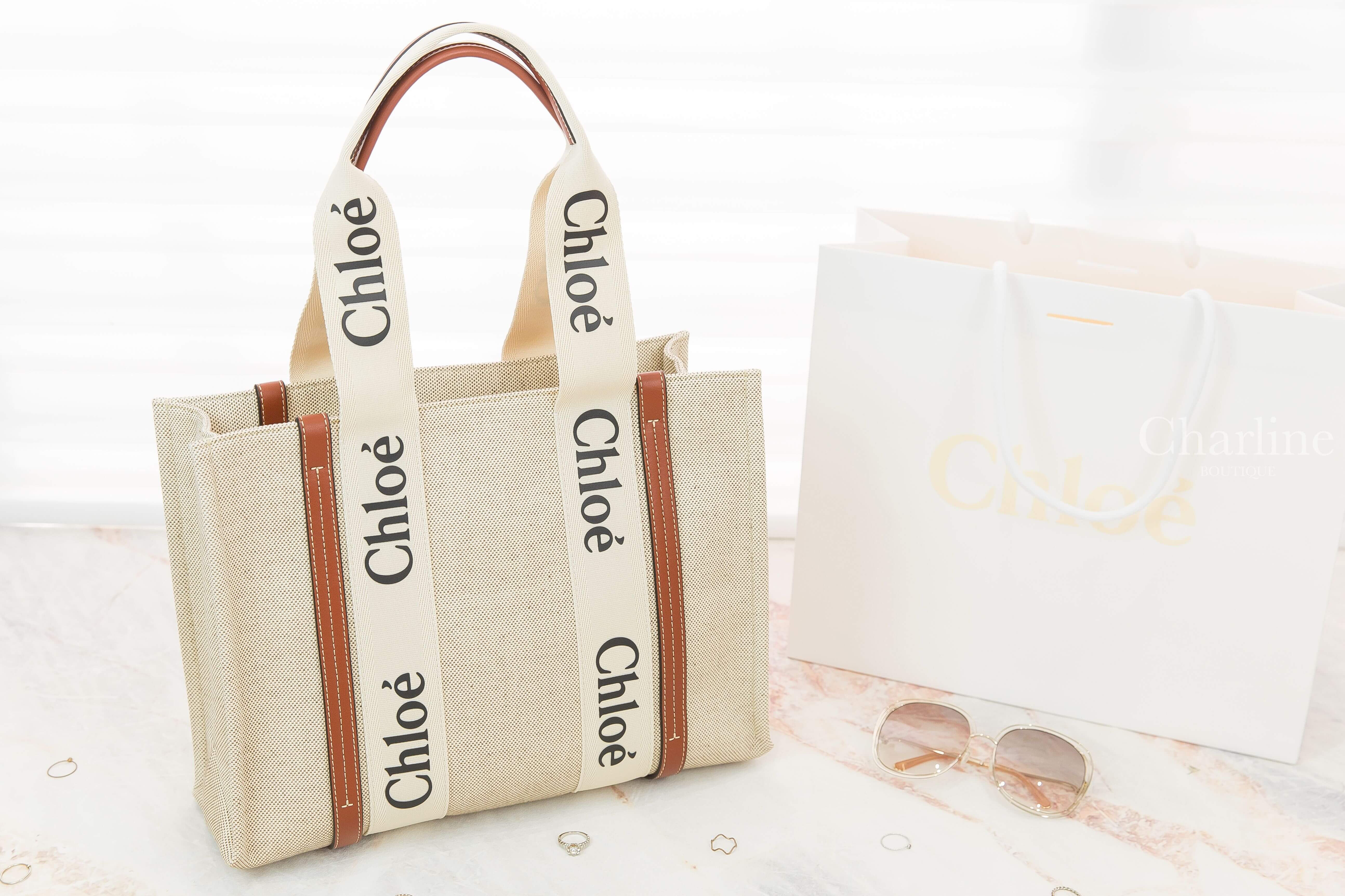 Chloe Medium Woody Tote Bag 米白色帆布拼棕色皮革黑Logo中型提把托特包-Charline Boutique 精品代購