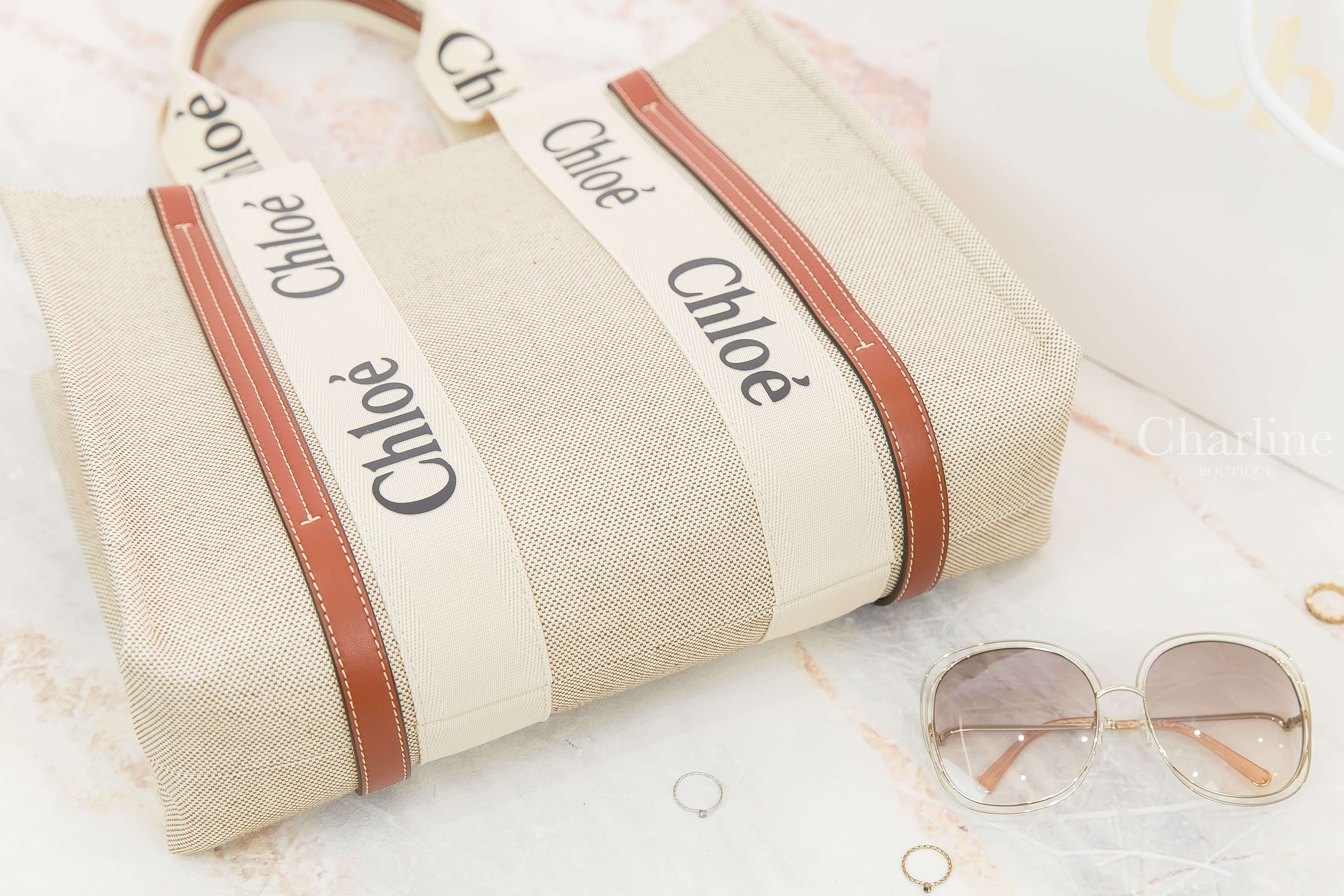 Chloe Medium Woody Tote Bag 米白色帆布拼棕色皮革黑Logo中型提把托特包-Charline Boutique 精品代購