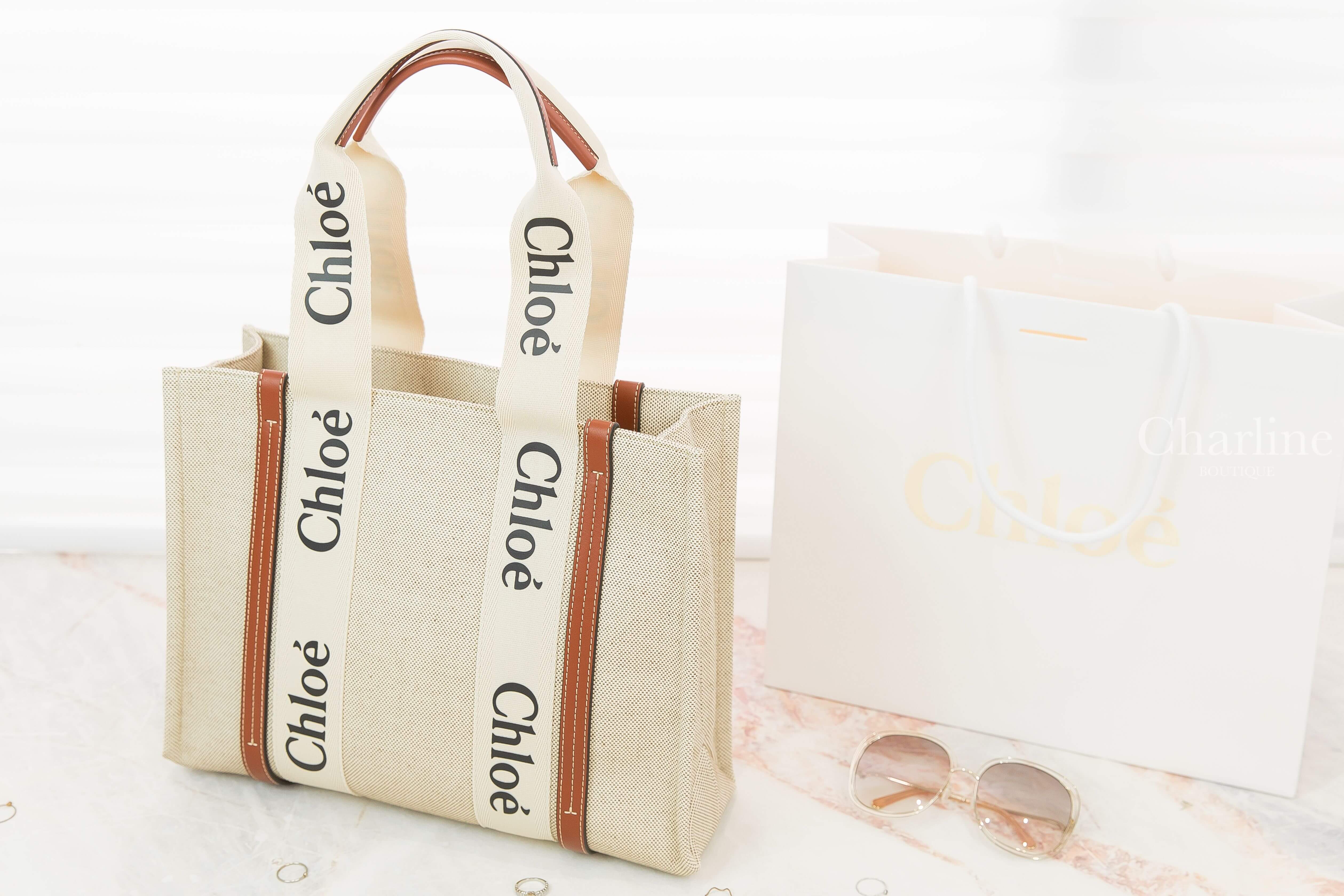 Chloe Medium Woody Tote Bag 米白色帆布拼棕色皮革黑Logo中型提把托特包-Charline Boutique 精品代購