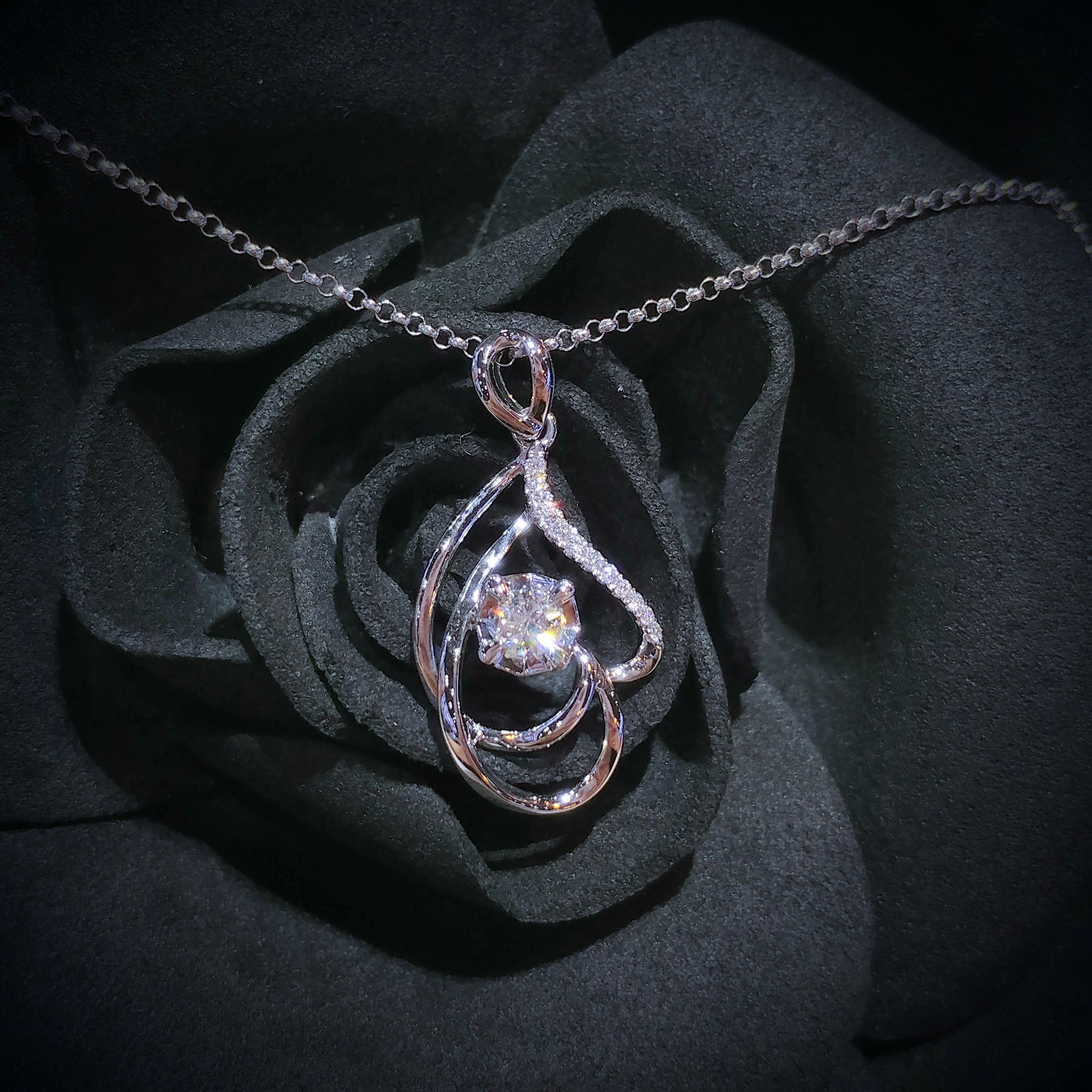 全新18K白金【單粒12份鑽石】配小鑽共17份鑽石吊墜