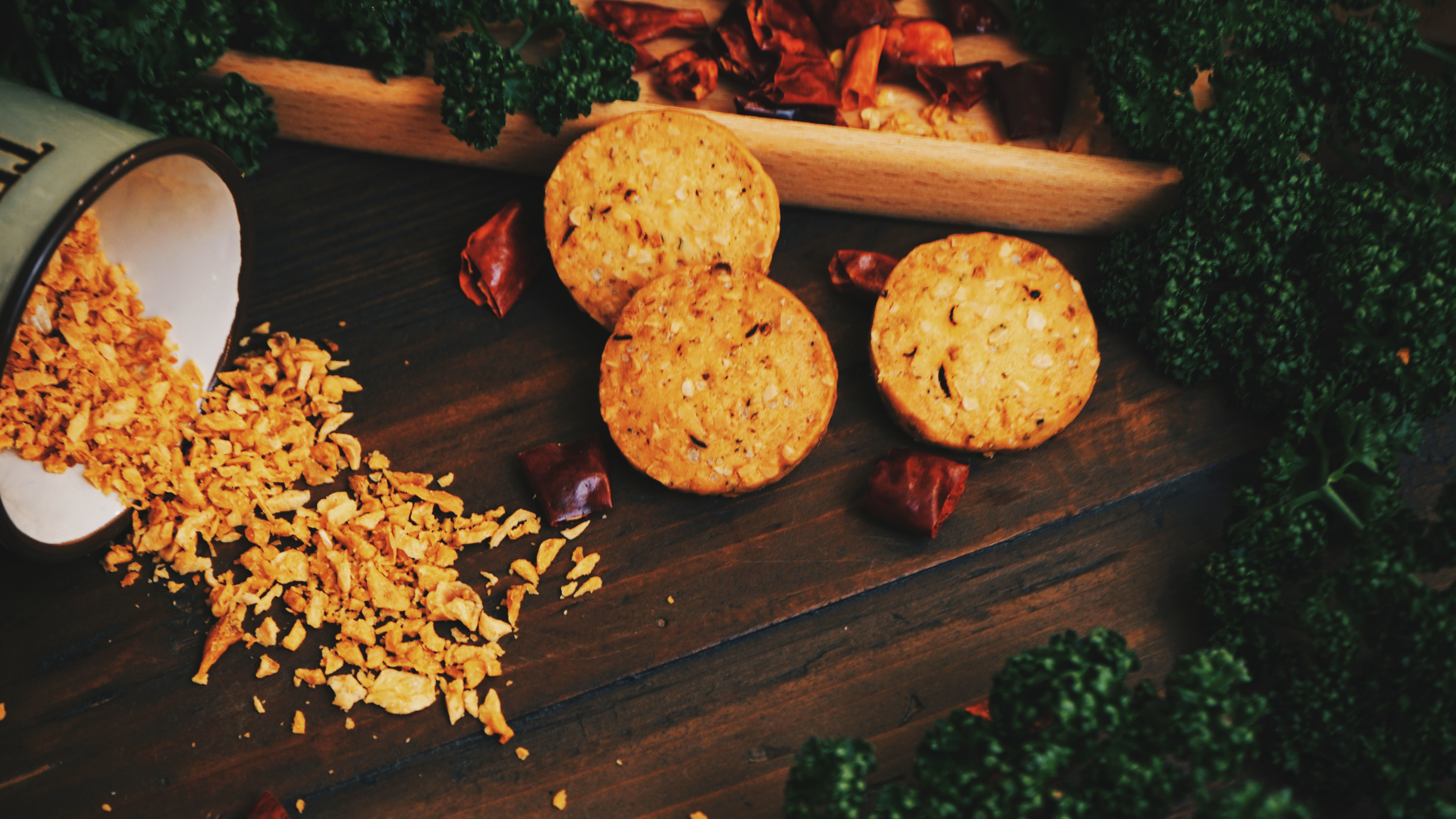 蒜辣巴餅乾二月森