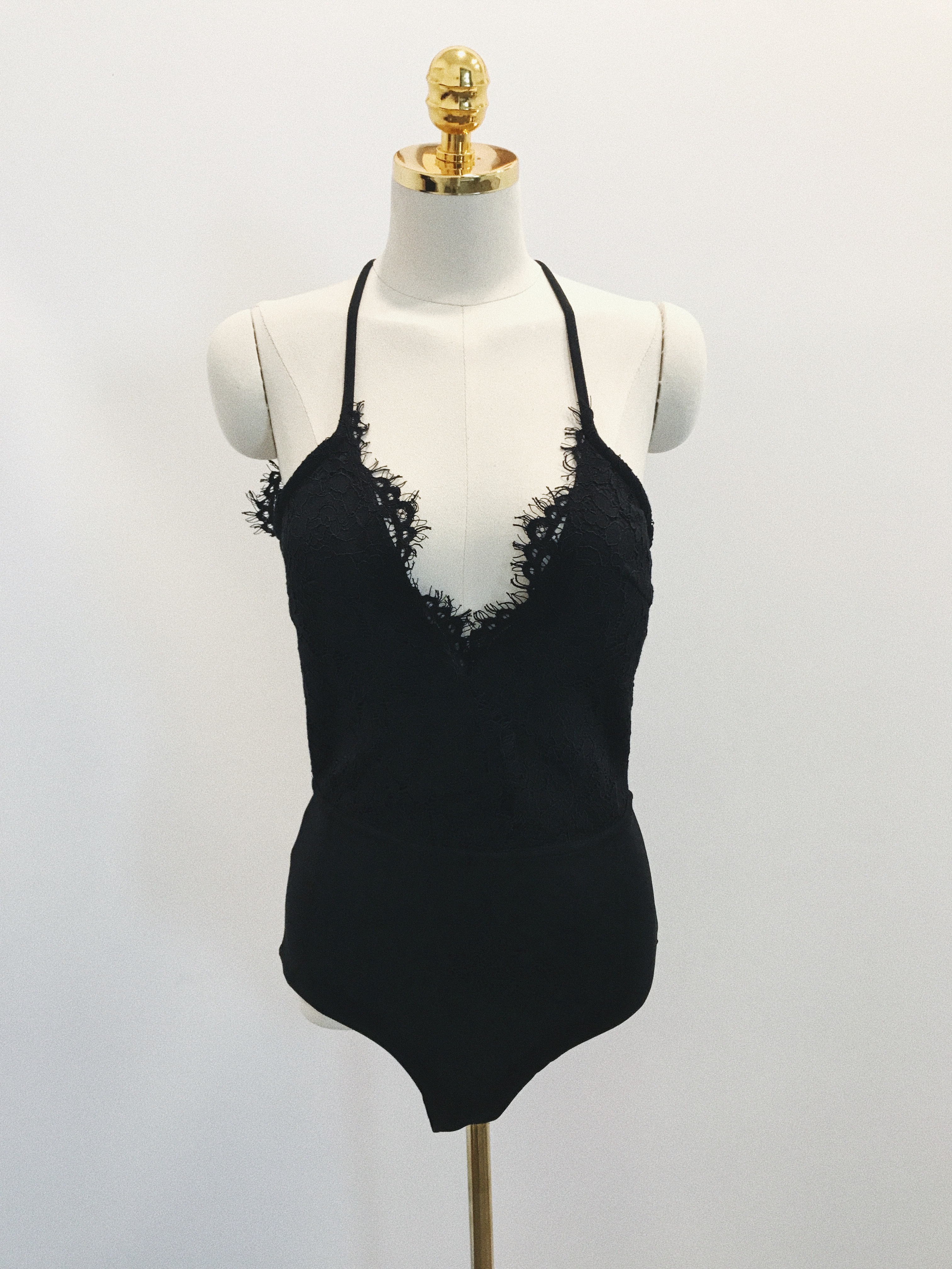 Famous 焦點之星 繞脖蕾絲連身背心