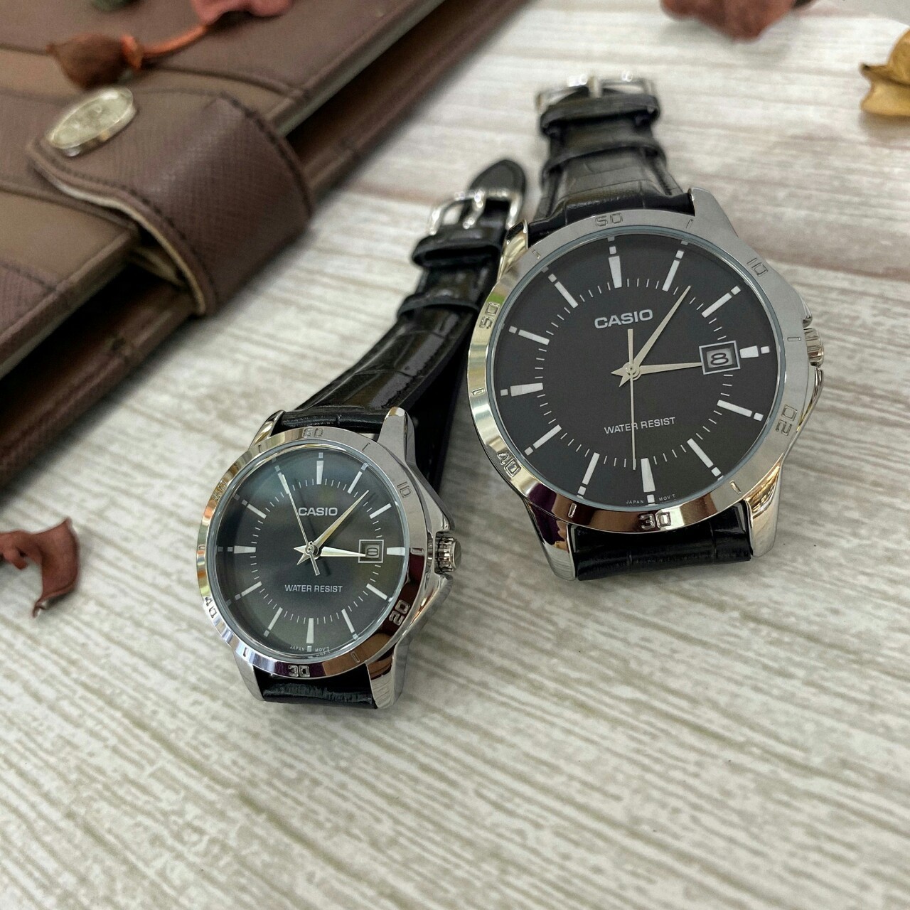 【CASIO 卡西歐】素雅簡約皮帶對錶 -黑銀面  MTP-V004L-1A / LTP-V004L-1A 32.2mm / 41.5mm 現代鐘錶