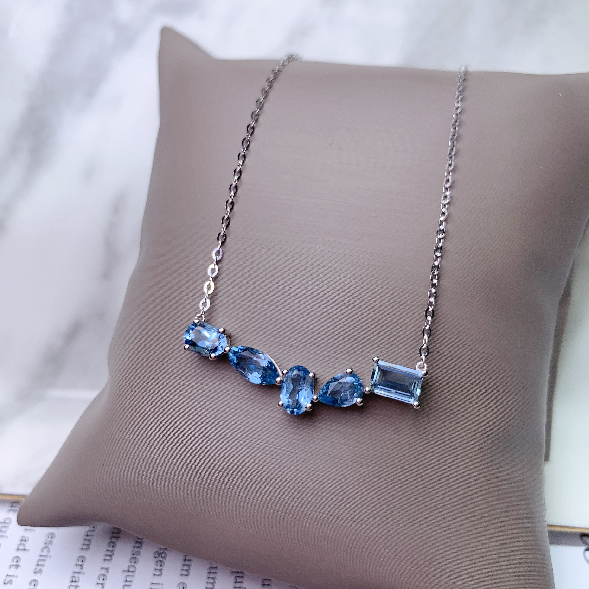 18K 白金 2.03ct 海藍寶項鍊