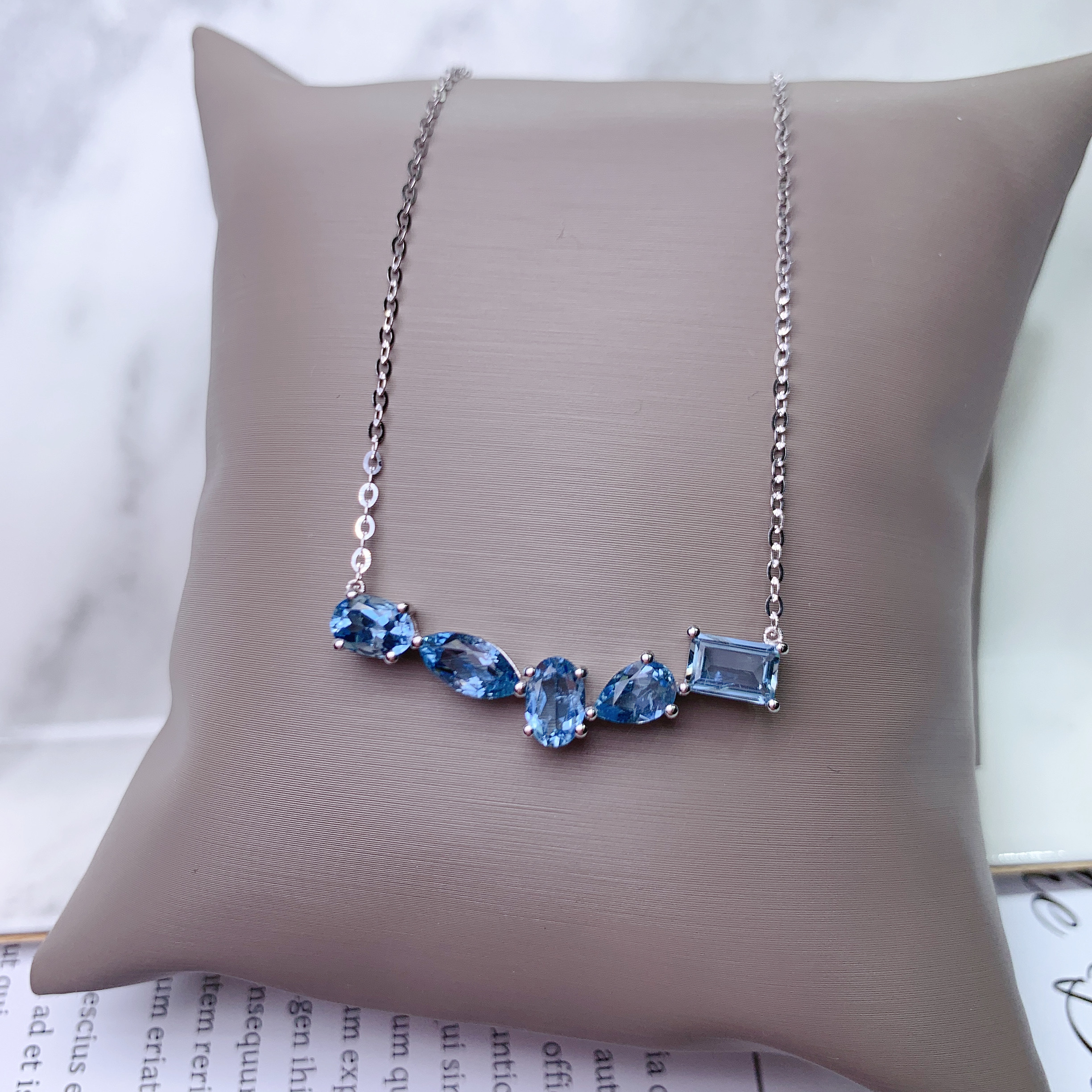 18K 白金 2.03ct 海藍寶項鍊