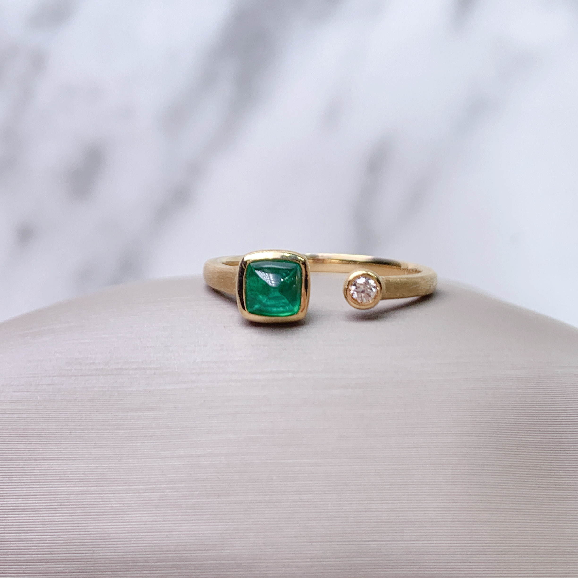 18K 金 0.56ct 祖母綠戒指