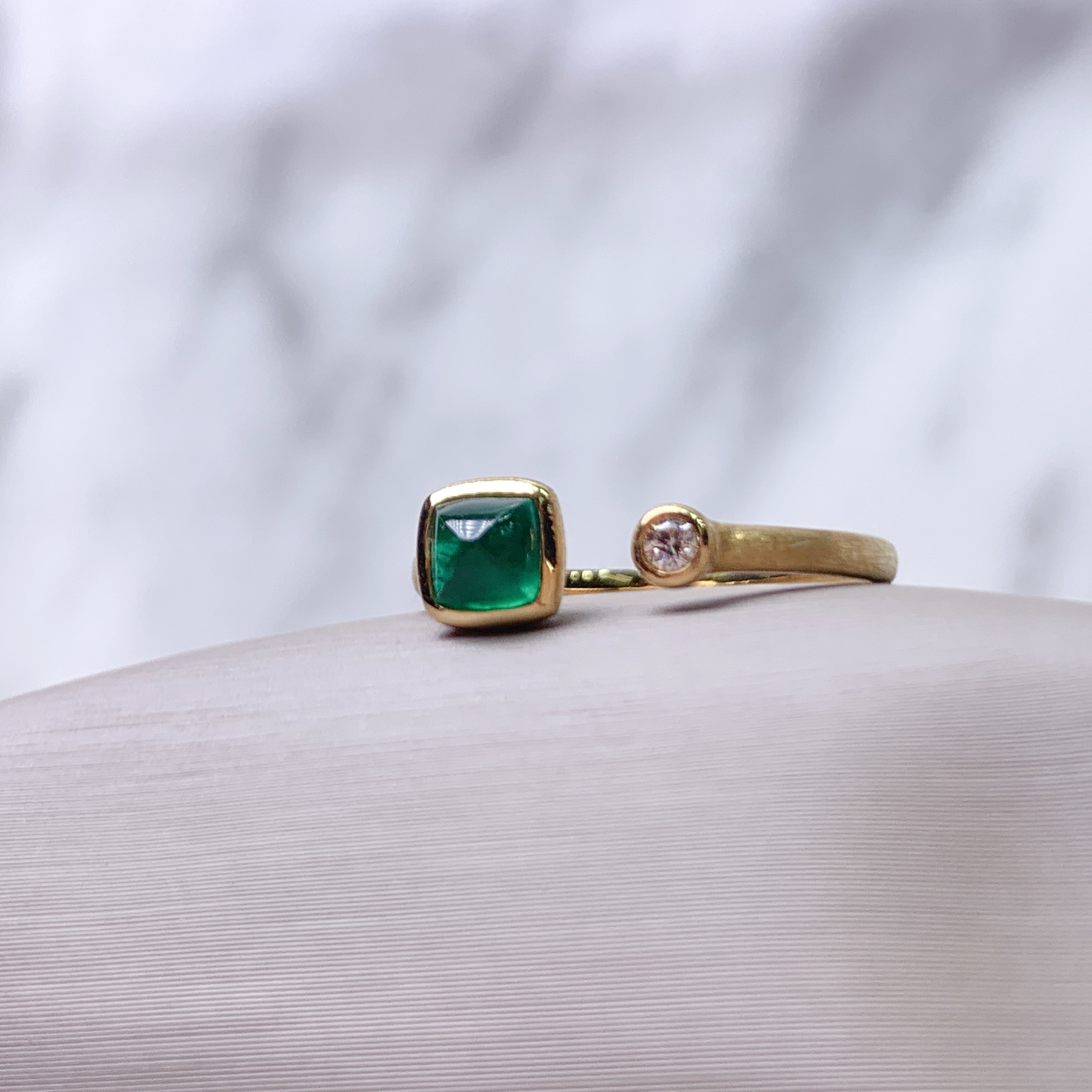 18K 金 0.56ct 祖母綠戒指