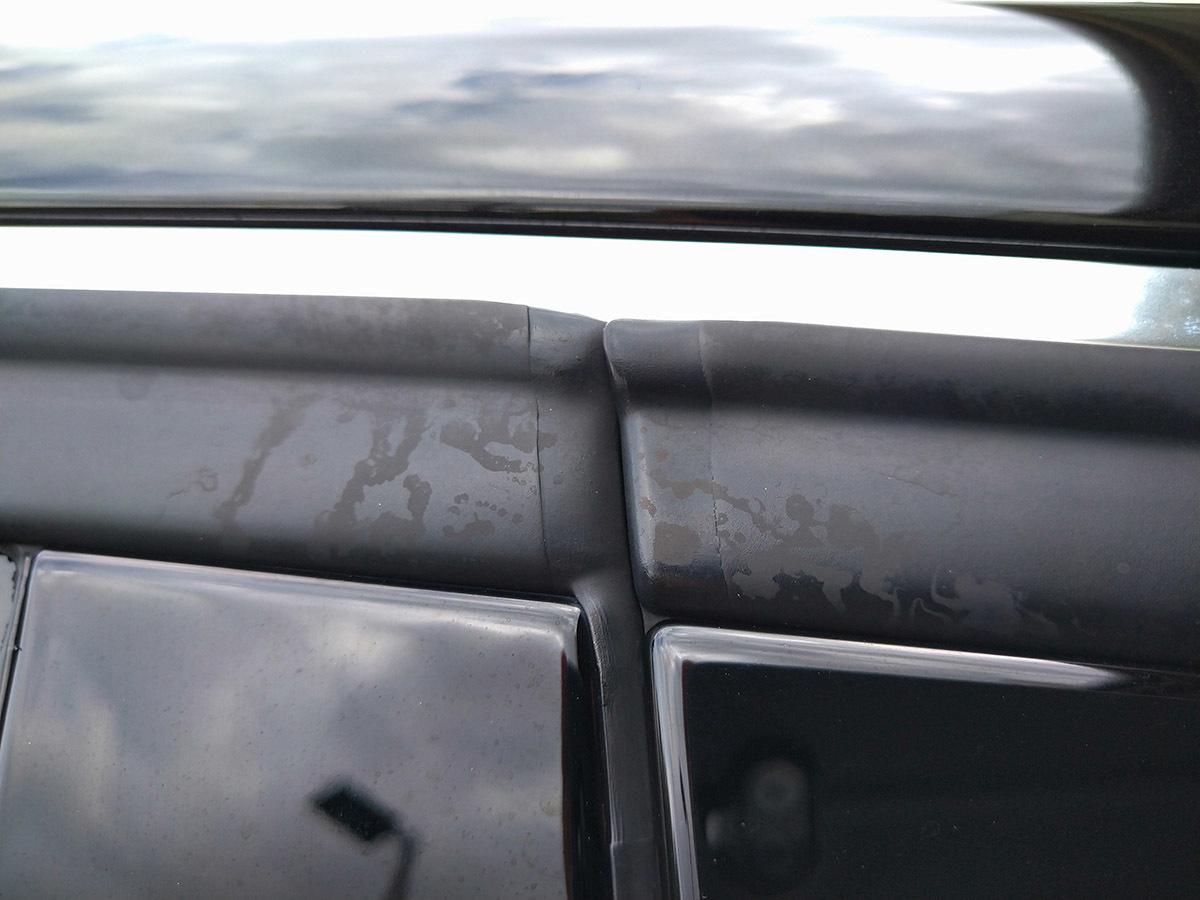 注意 泛白的橡膠是讓你車子看起來更老的兇手之一