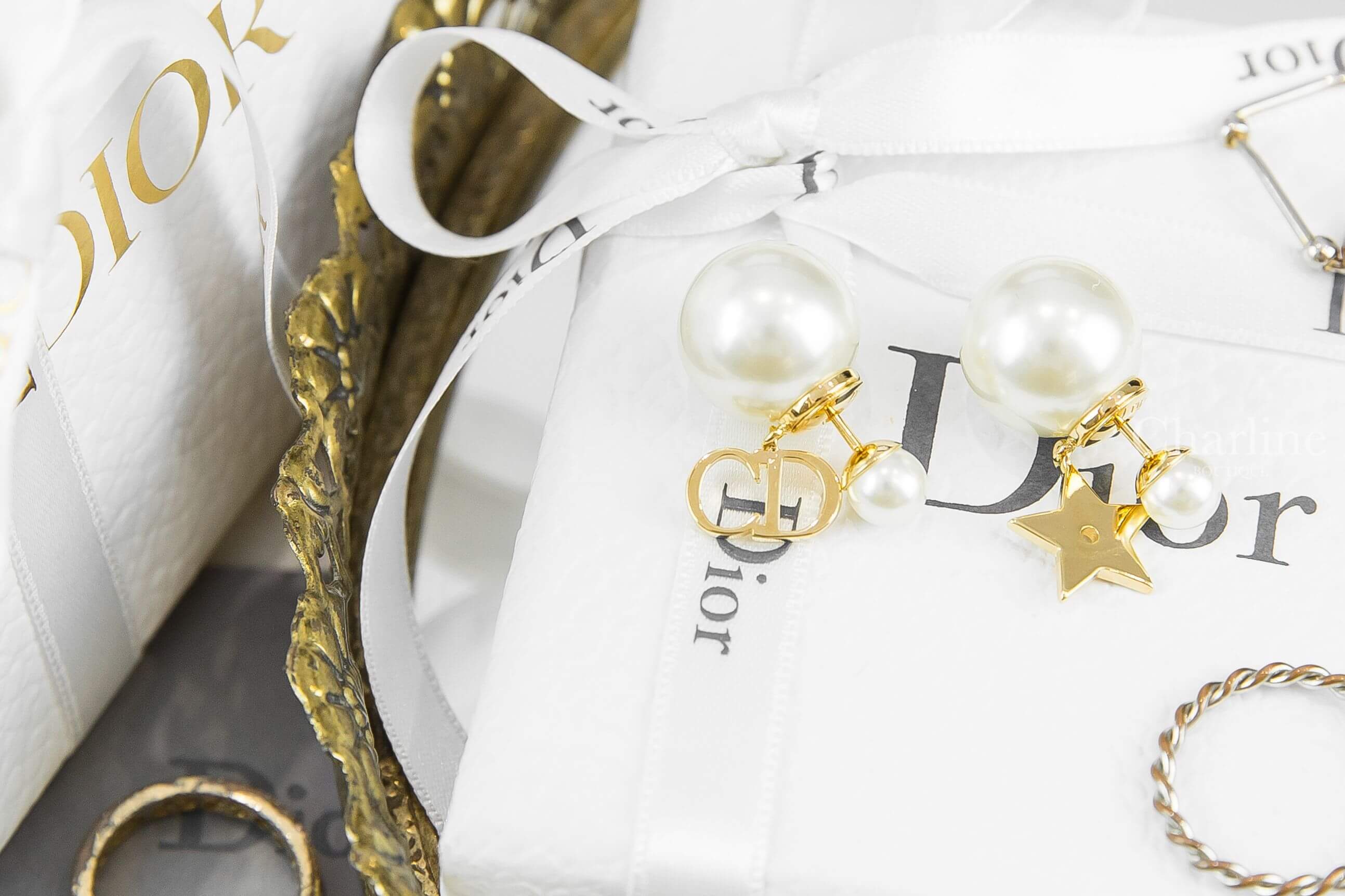 Dior Tribales Earrings 白色大小珍珠金色星星CD不對稱垂墜耳環-Charline Boutique 精品代購