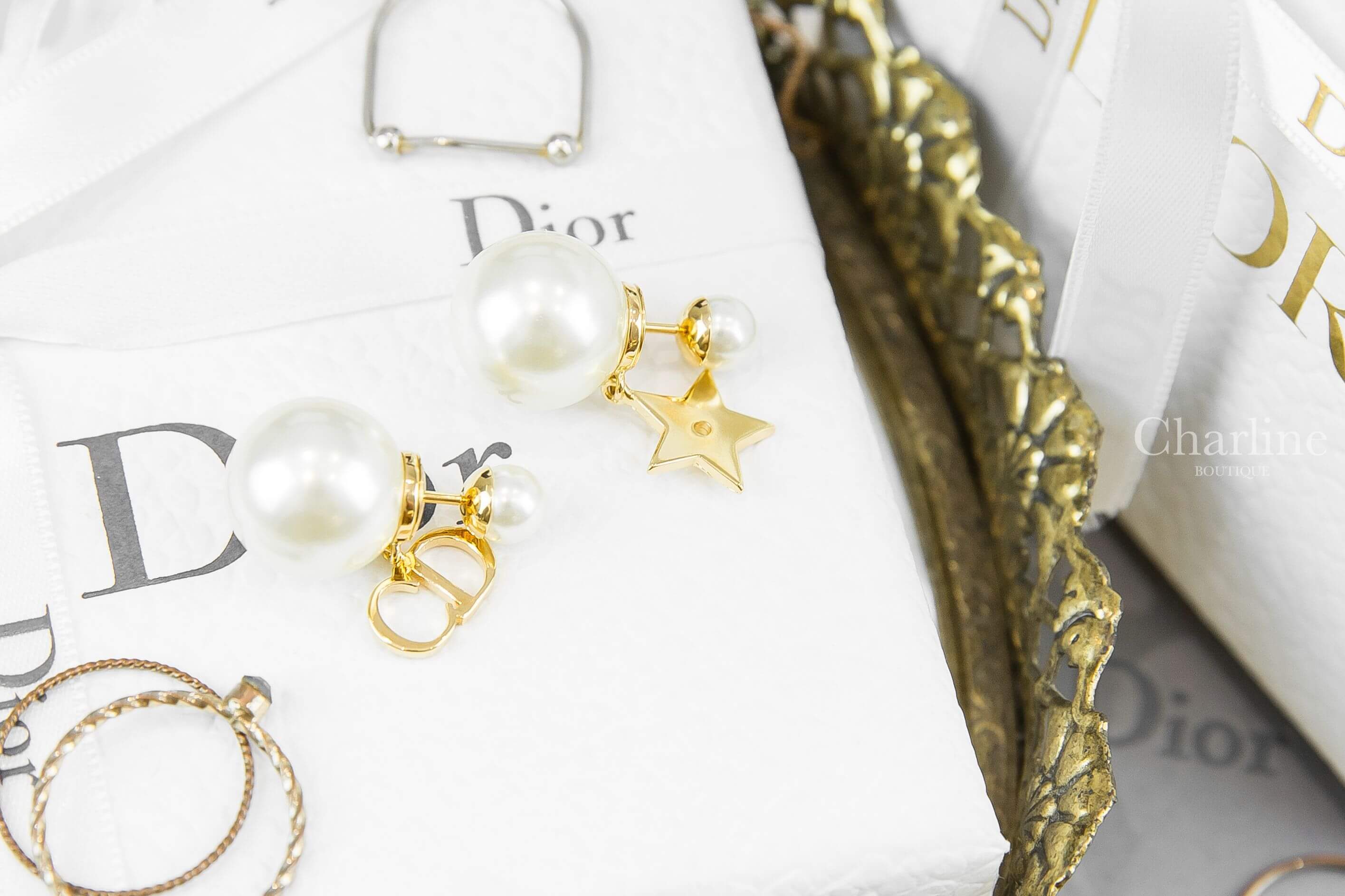 Dior Tribales Earrings 白色大小珍珠金色星星CD不對稱垂墜耳環-Charline Boutique 精品代購