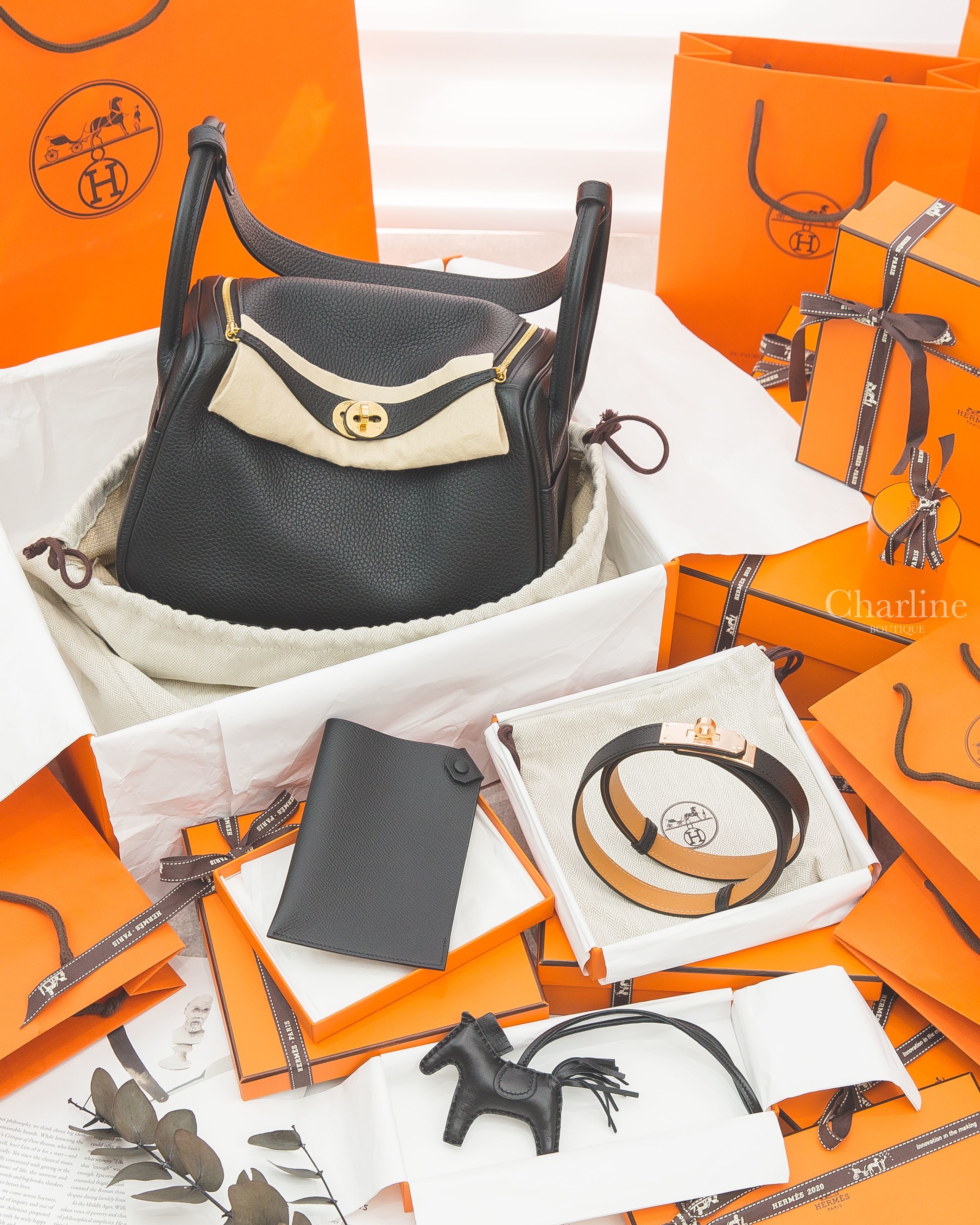 Hermes Lindy黑色金釦,Hermes 黑色護照夾,Hermes Belt黑色玫瑰金扣皮帶,Hermes 黑色小馬吊飾-Charline Boutique 精品代購