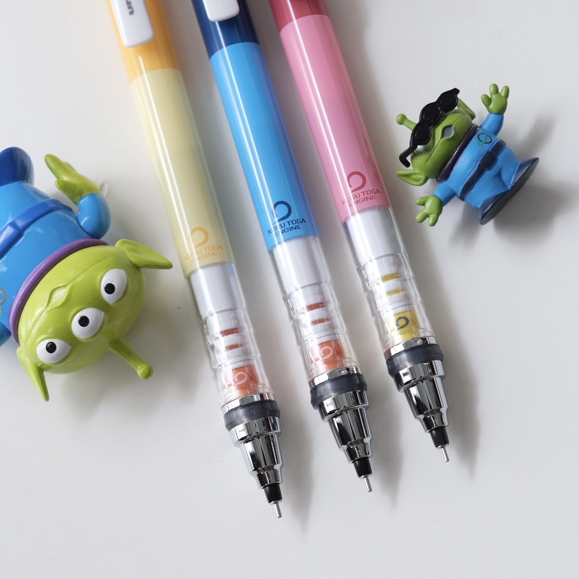 限定雙色版 KURU TOGA 旋轉自動鉛筆 0.5mm/0.3mm｜uni 日本